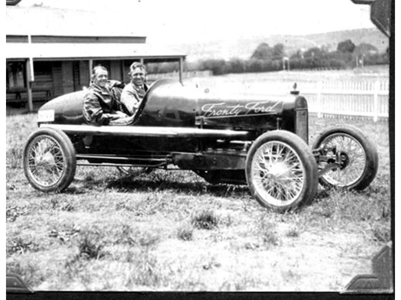 Fronty Ford Peter White