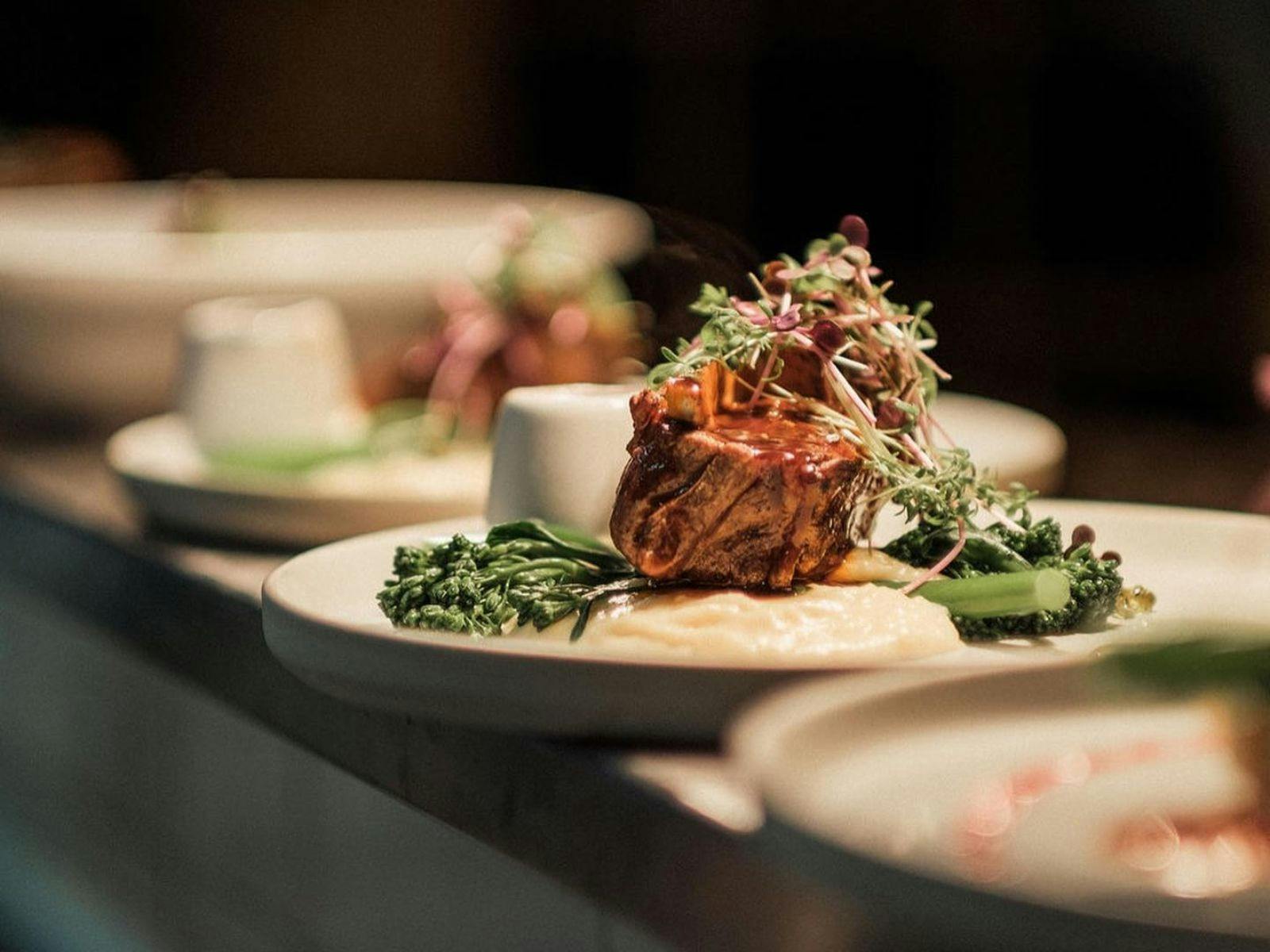 R1과 함께하는 윈우드 에스테이트의 트와인 레스토랑 헬리콥터 어드벤처