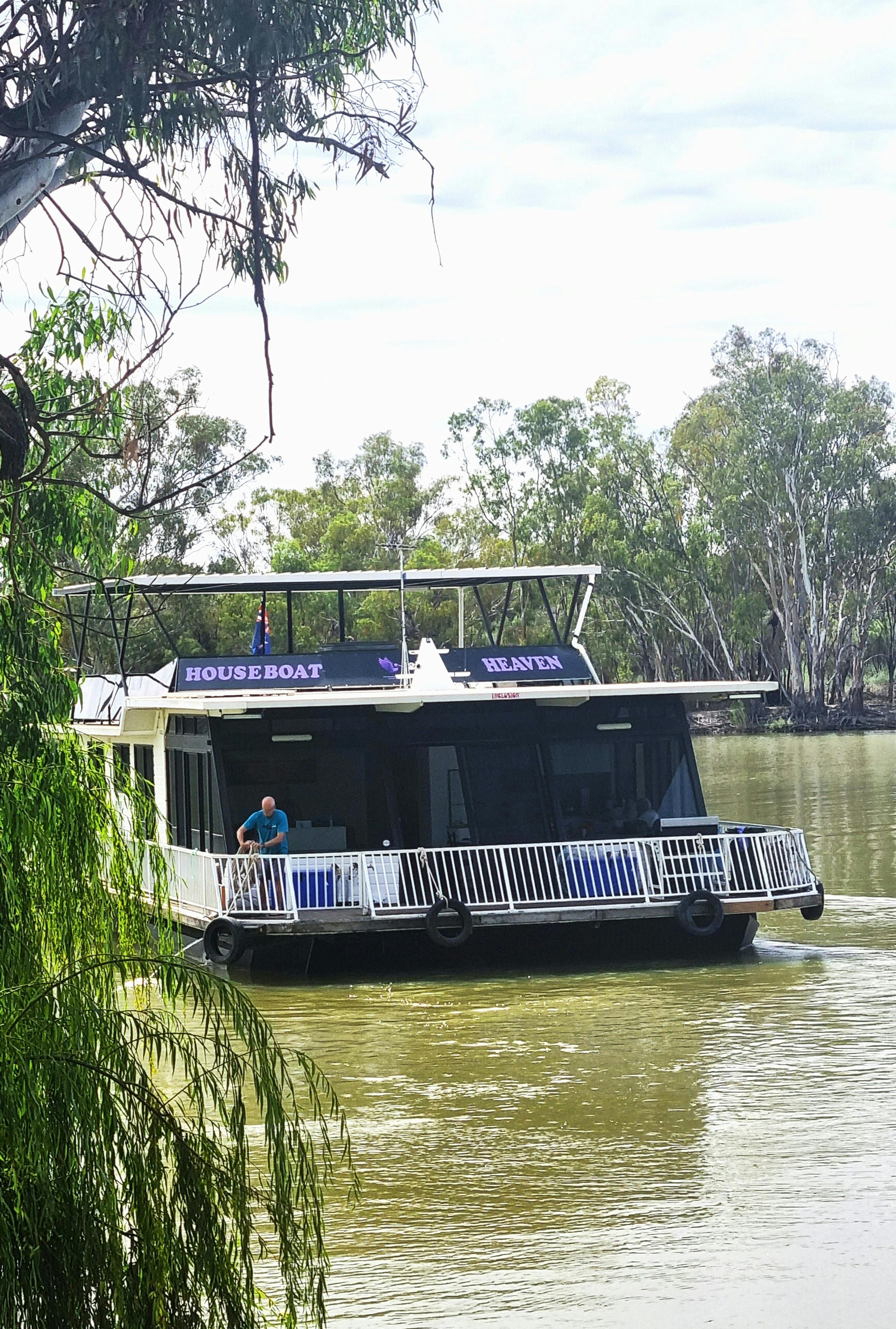 Houseboat Heaven