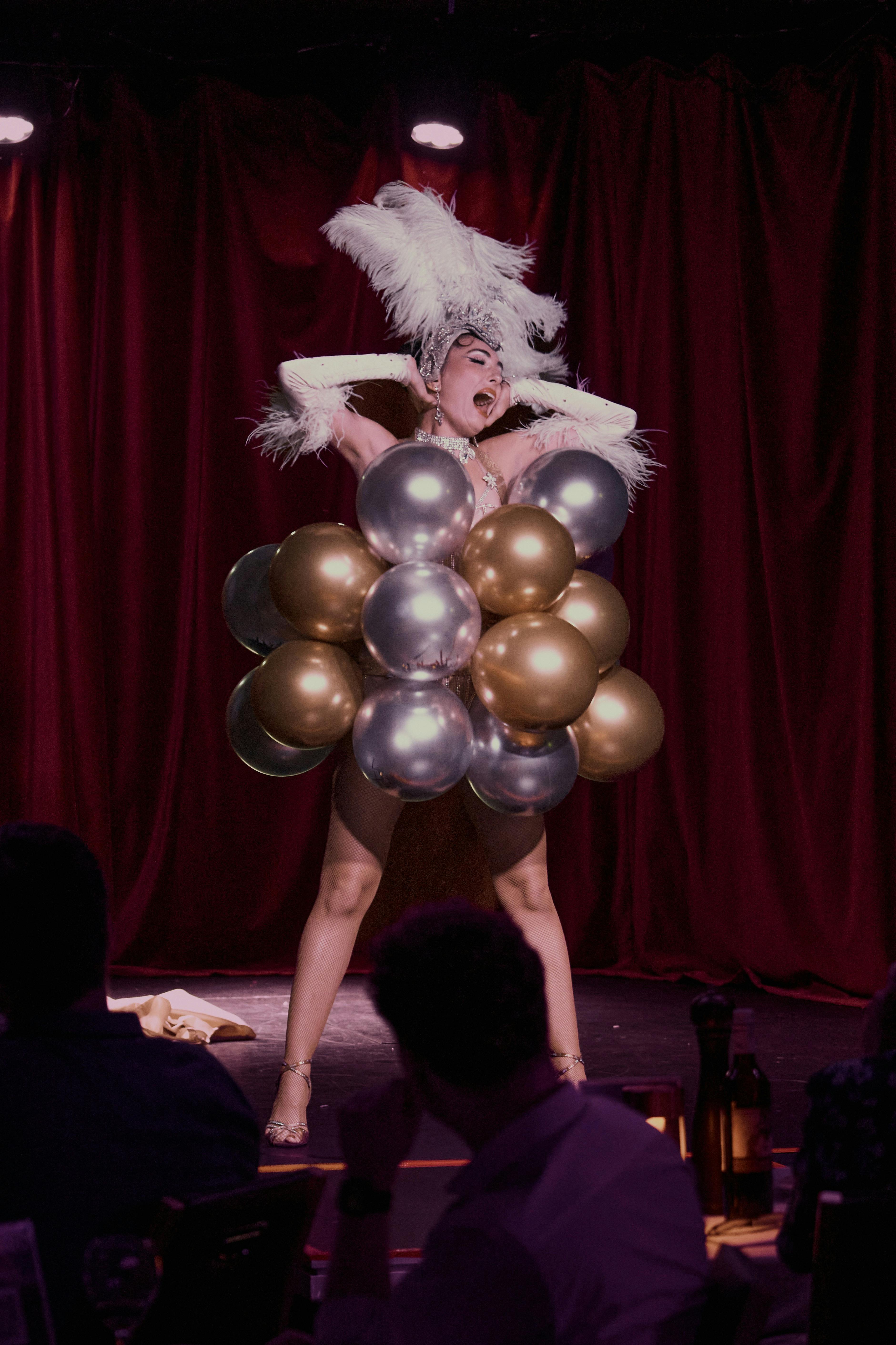 在 two80 歌舞表演中心享用歌舞表演晚餐並欣賞表演