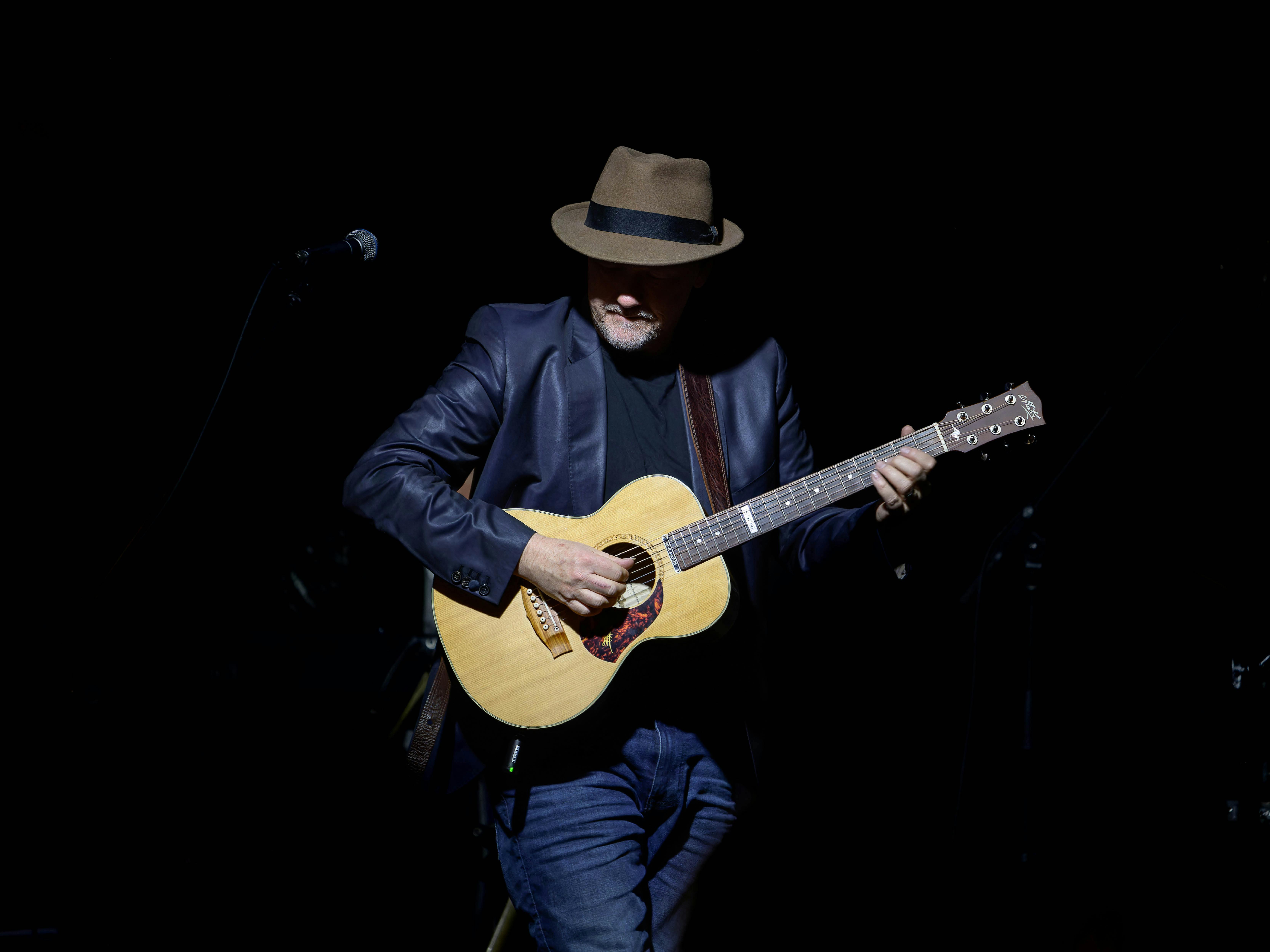 Six String Blues – A Tribute To Blues Guitar