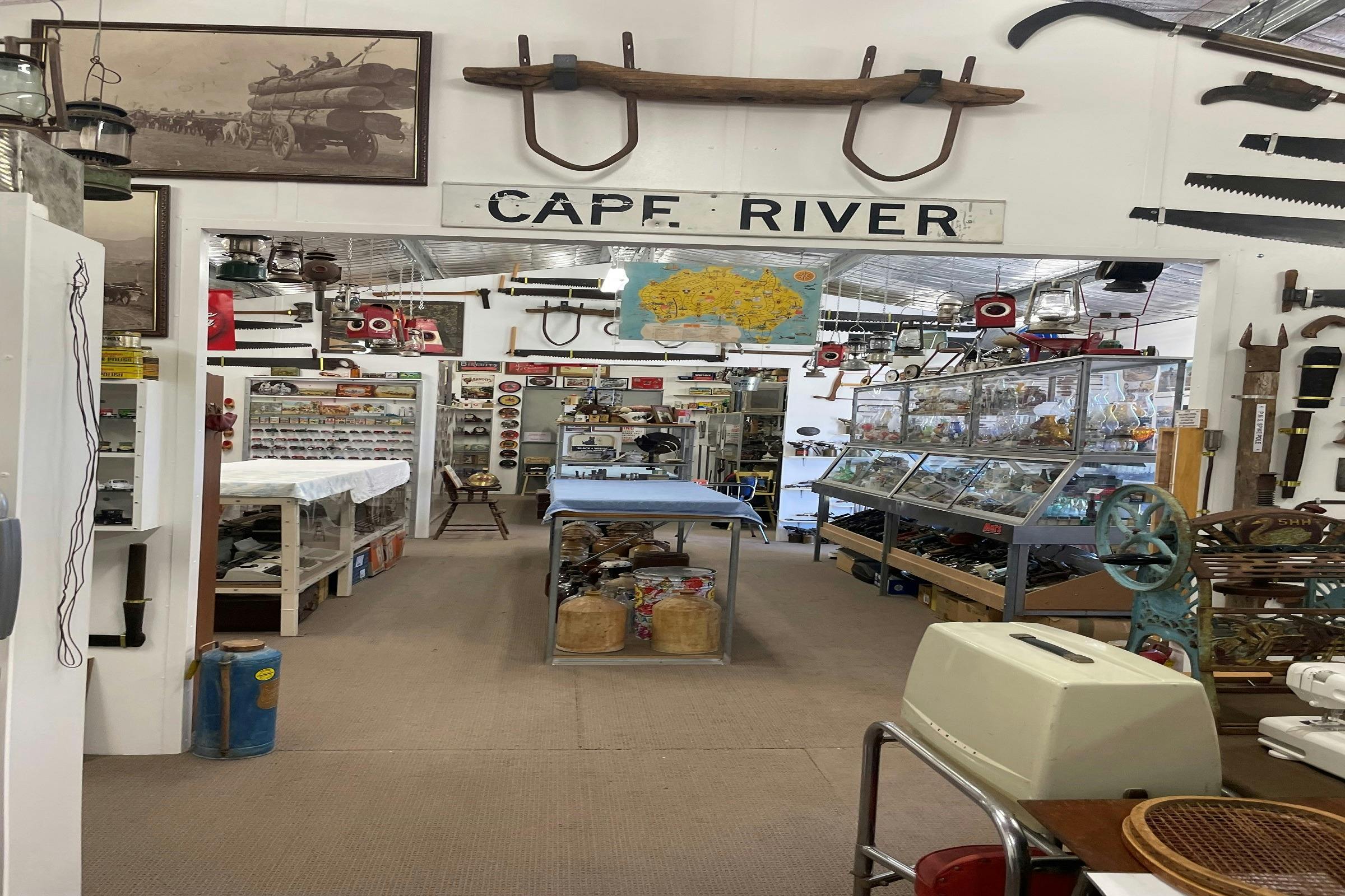 マネライの収集品、マニラNSWで私たちの過去から収集されたアイテムの画像