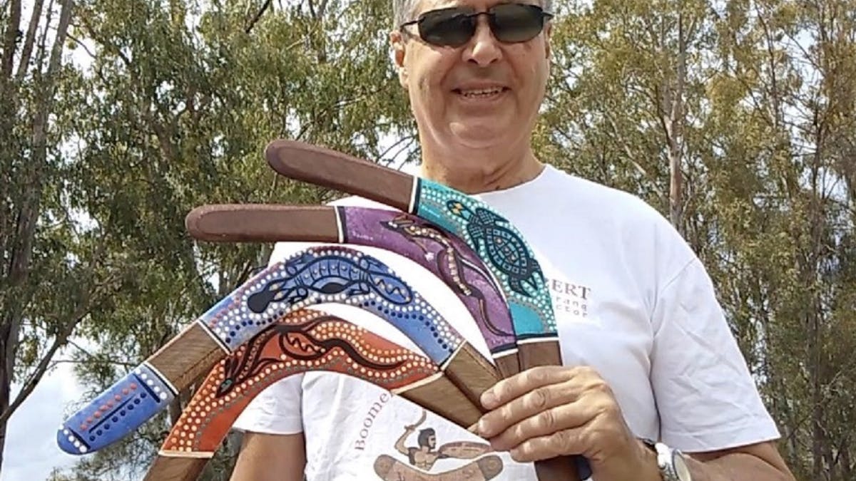 Boomerang throwing lessons, Brisbane boomerang lessons, Aboriginal traditional returning boomerang
