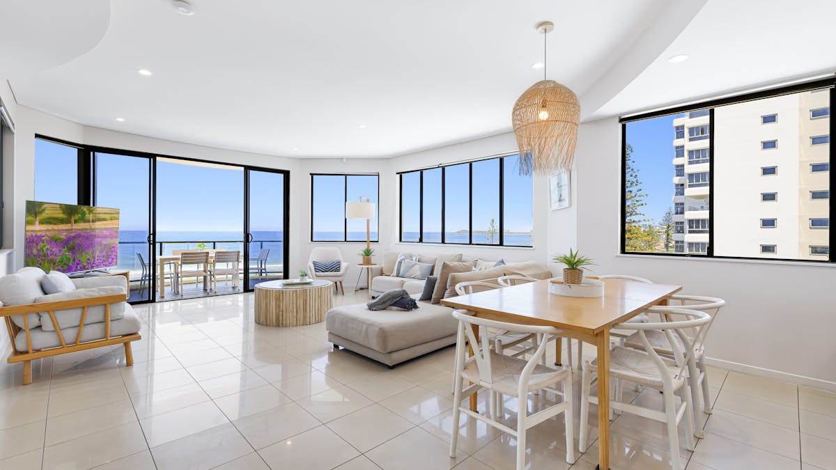 Meridian Alex Beach - Living Area
