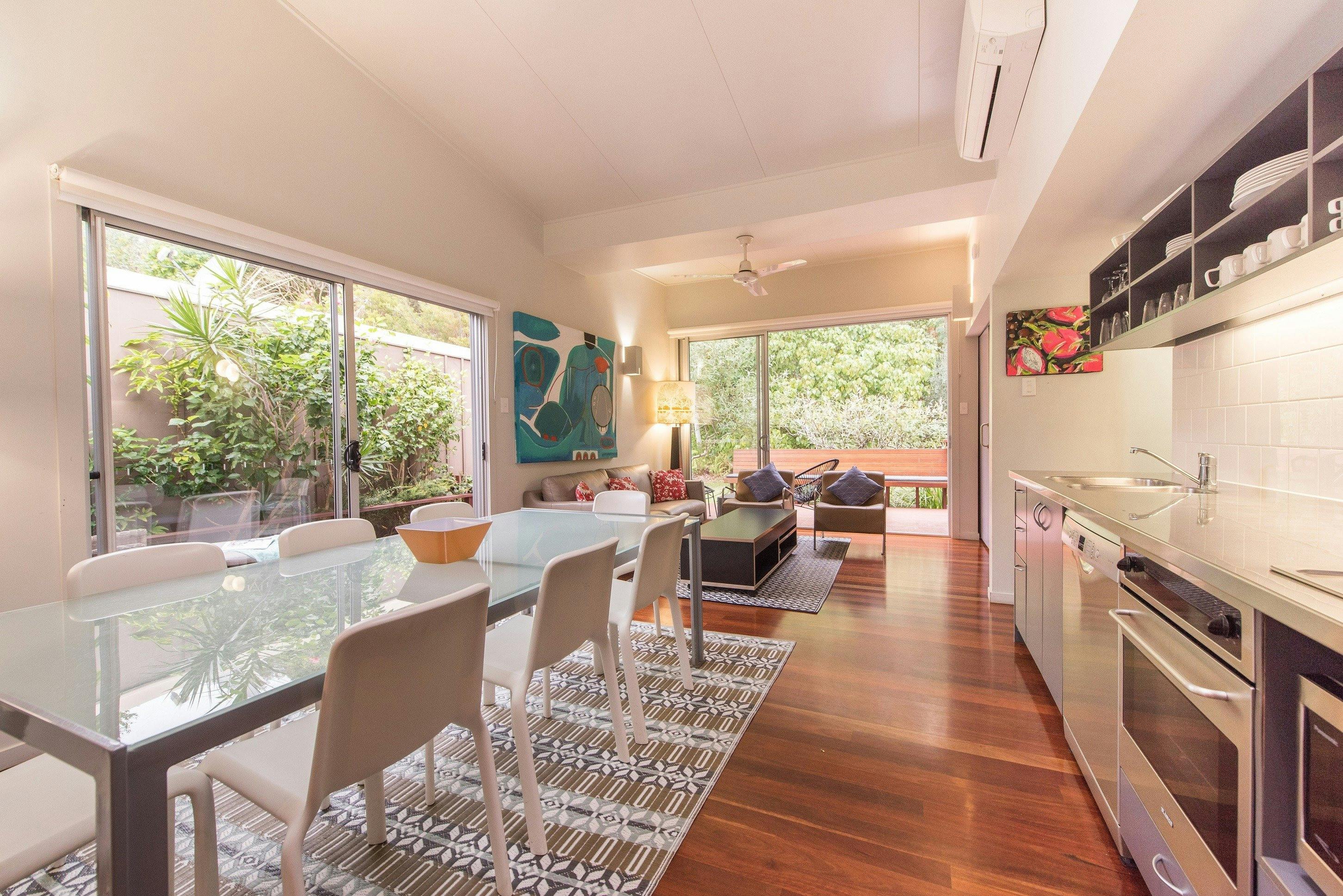 Allure Deluxe Villa Dining Lounge