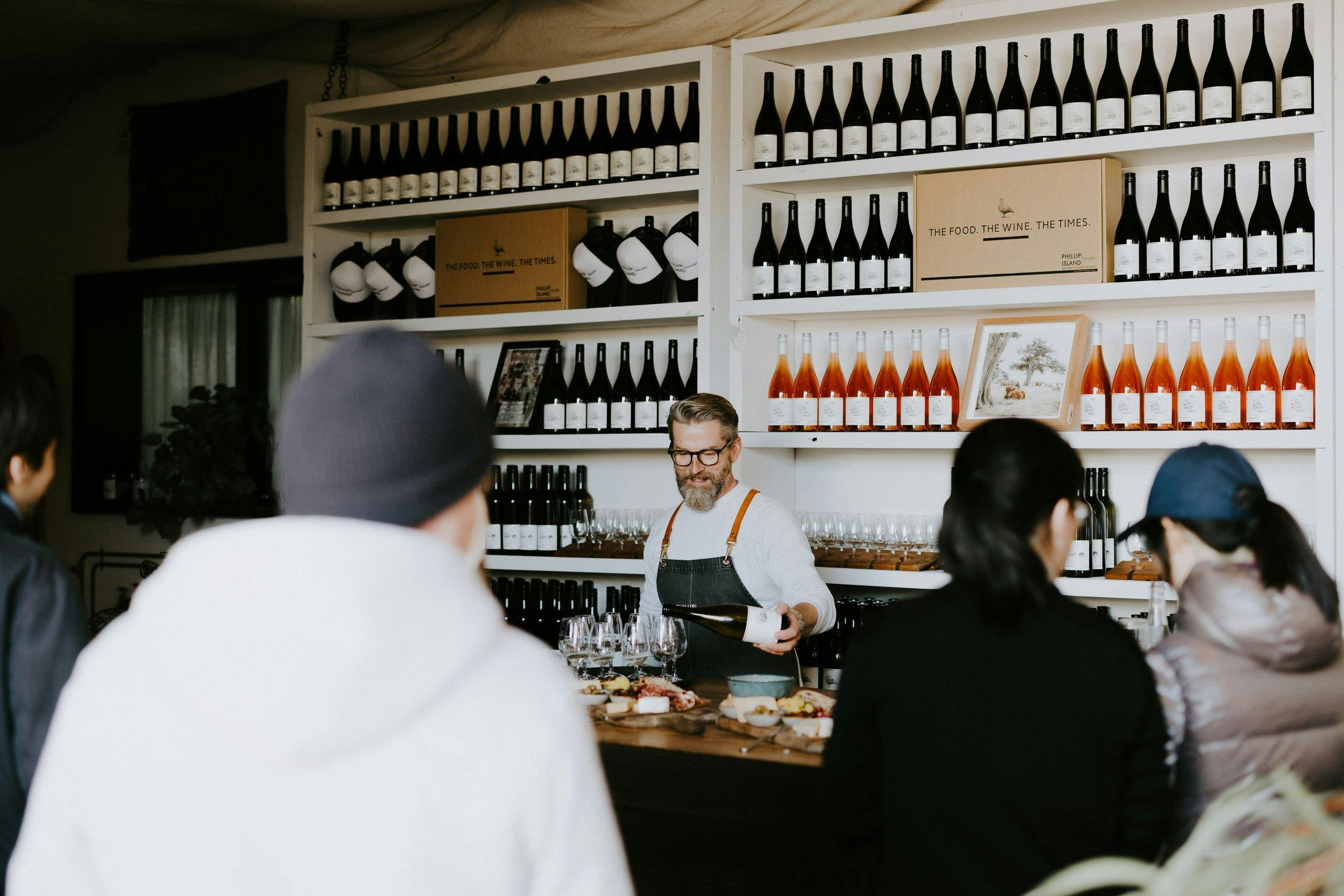 Melbourne: Boutique Phillip Island Wine and Penguins Tour