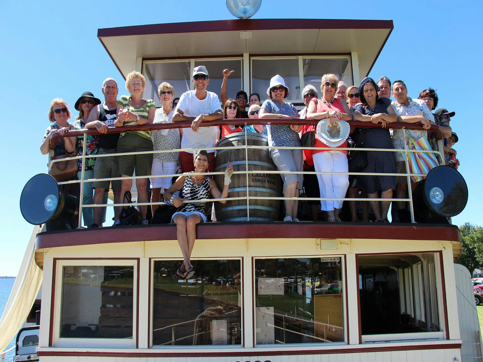 キャプテンズランチと90分のレイククルーズ