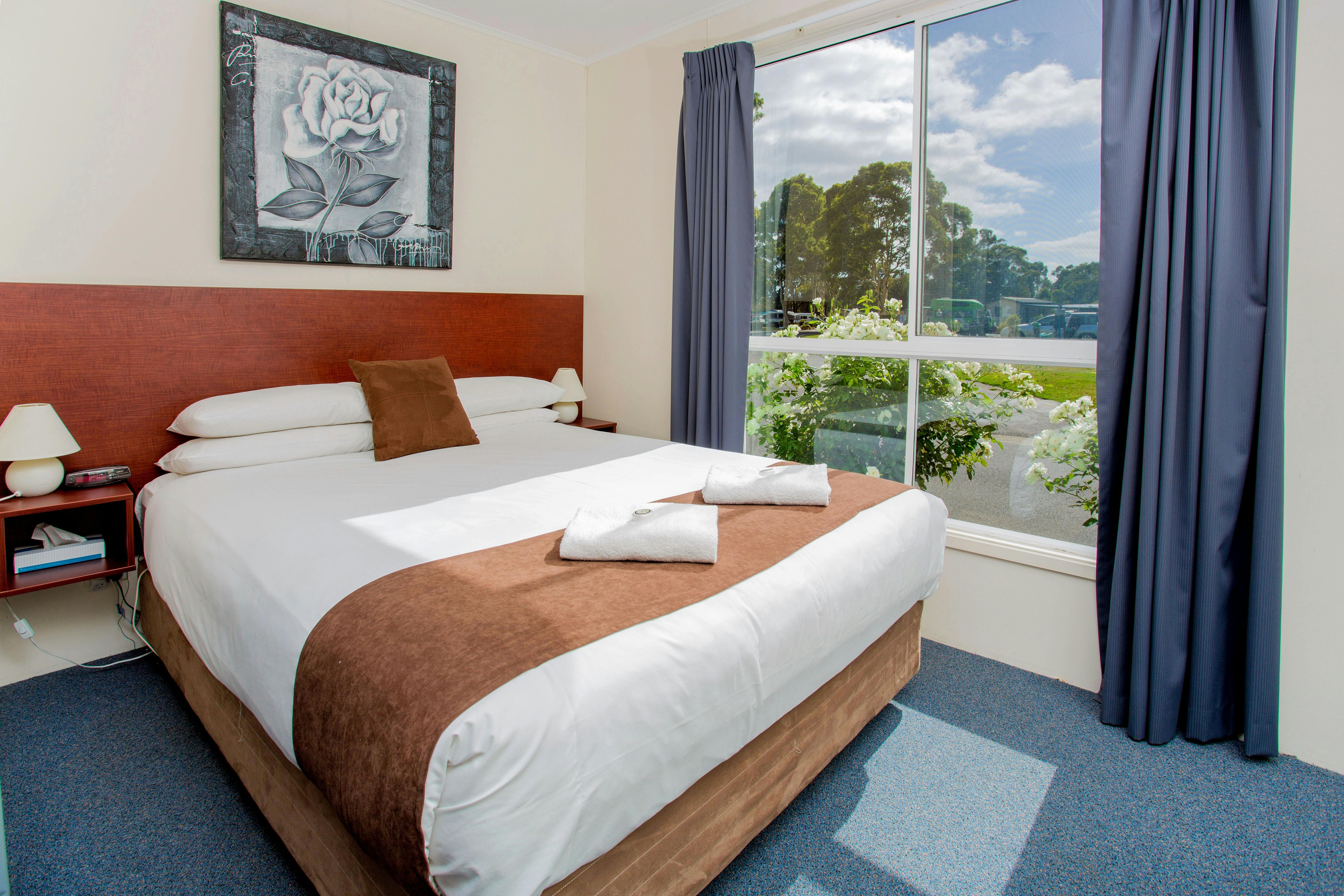 Standard Cabin (Sleeps 2)