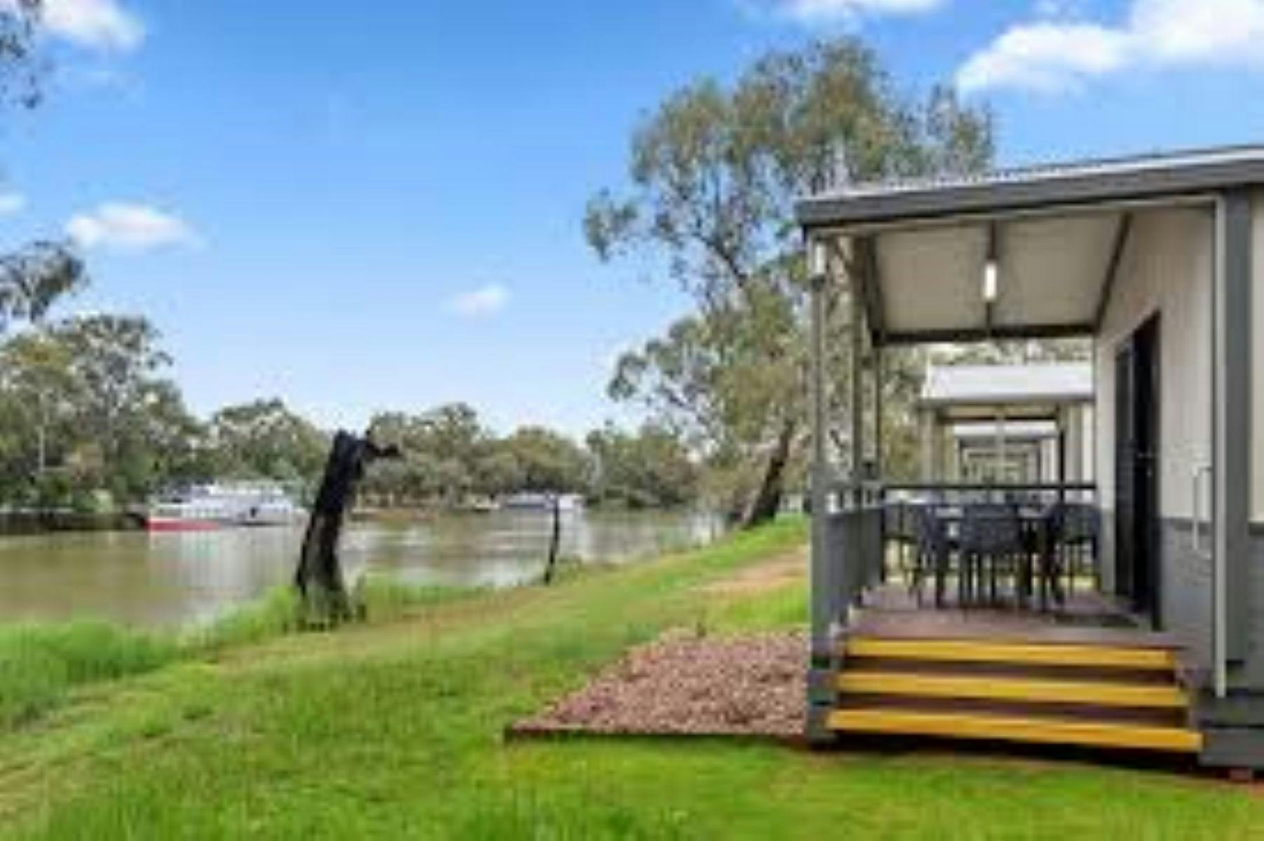 Image Cabins on River Murray