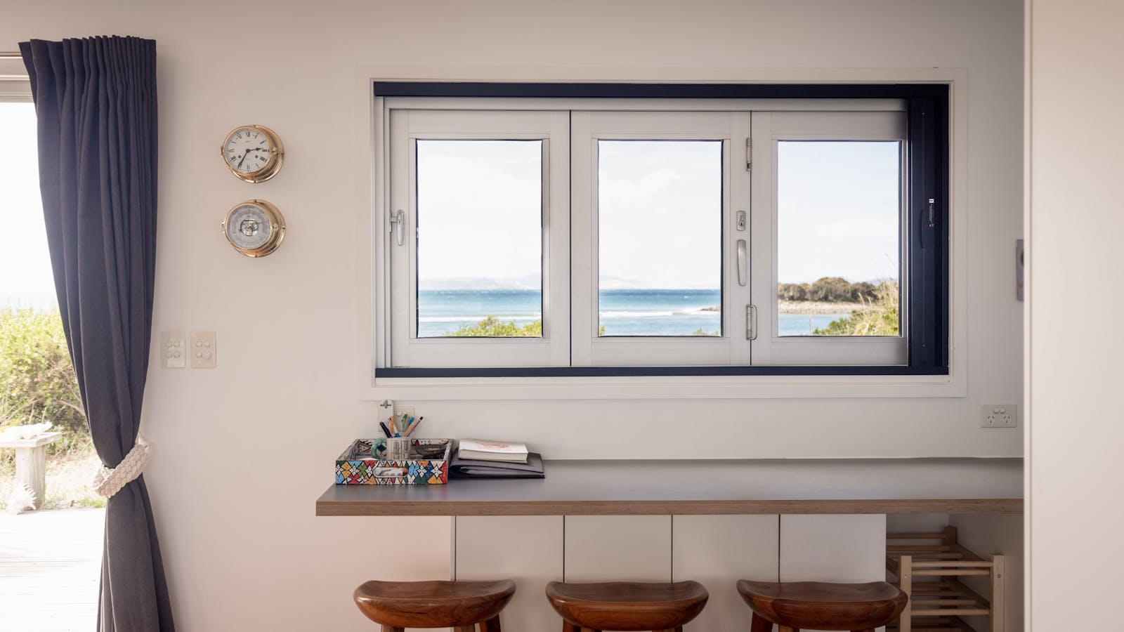 The inside coffee spot. Perfect for viewing the point and anyone surfing