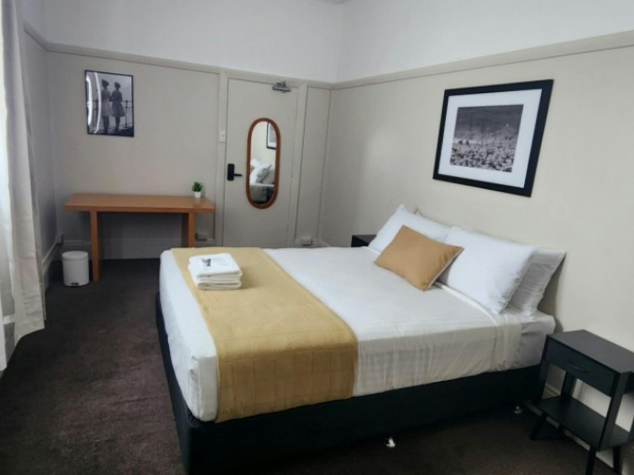 Islington Barracks Hotel Queen 2