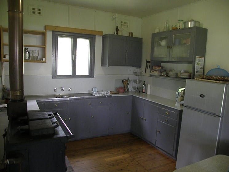 Callicoma Hill  Eco-cabin kitchen