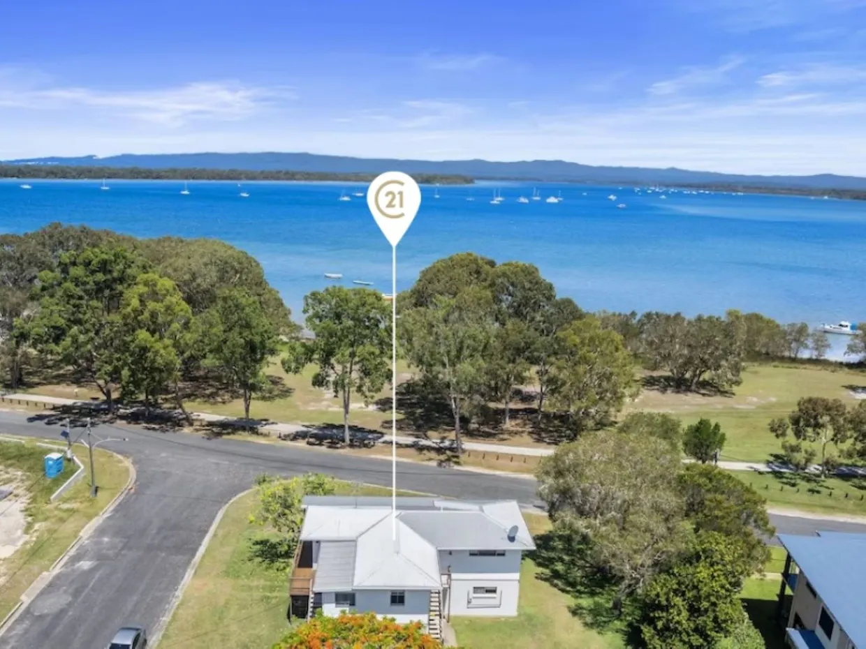 Waterfront Views Tin Can Bay