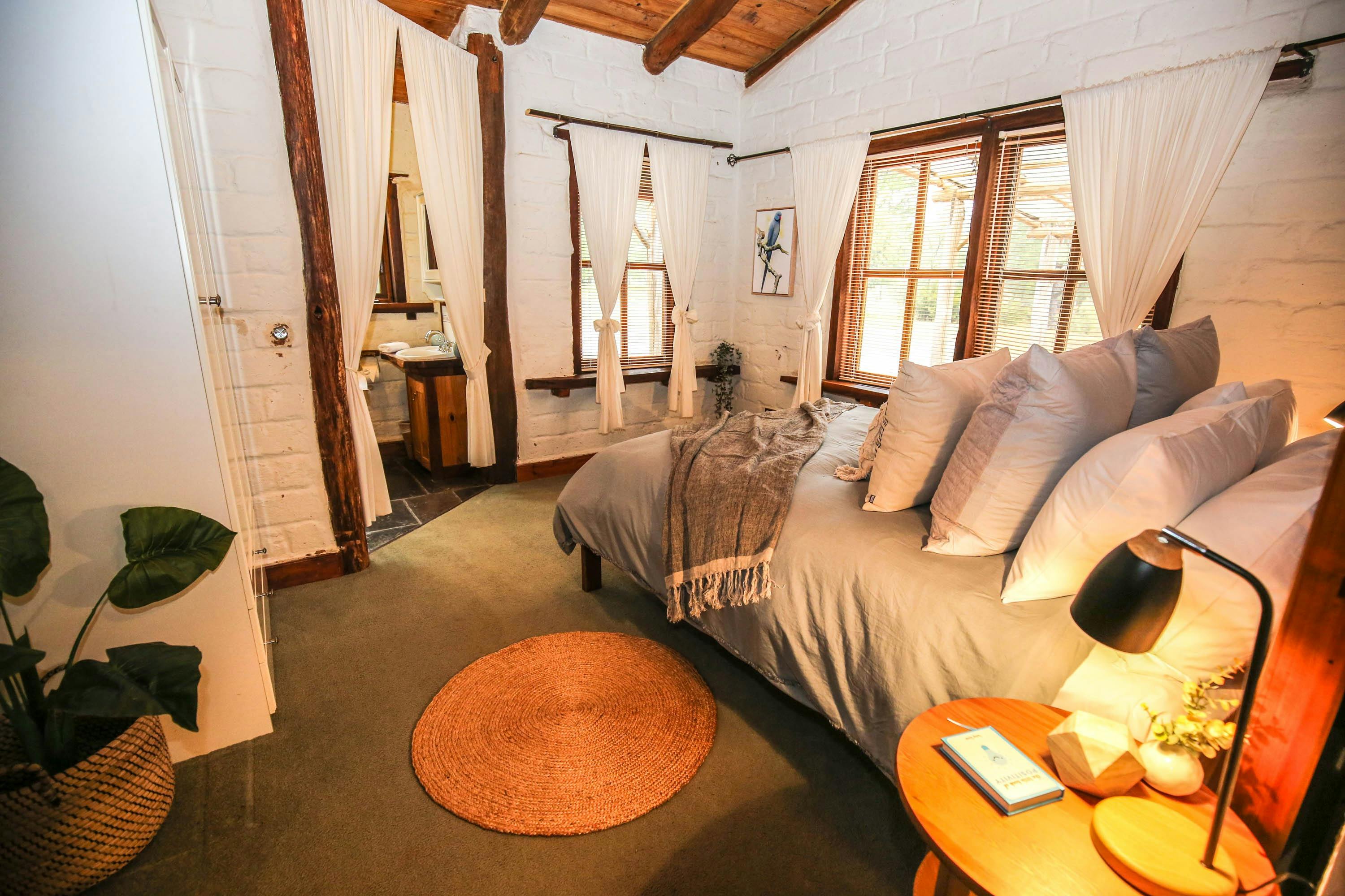 Family Group Couple Accommodation Bright Alpine Valley Getaways