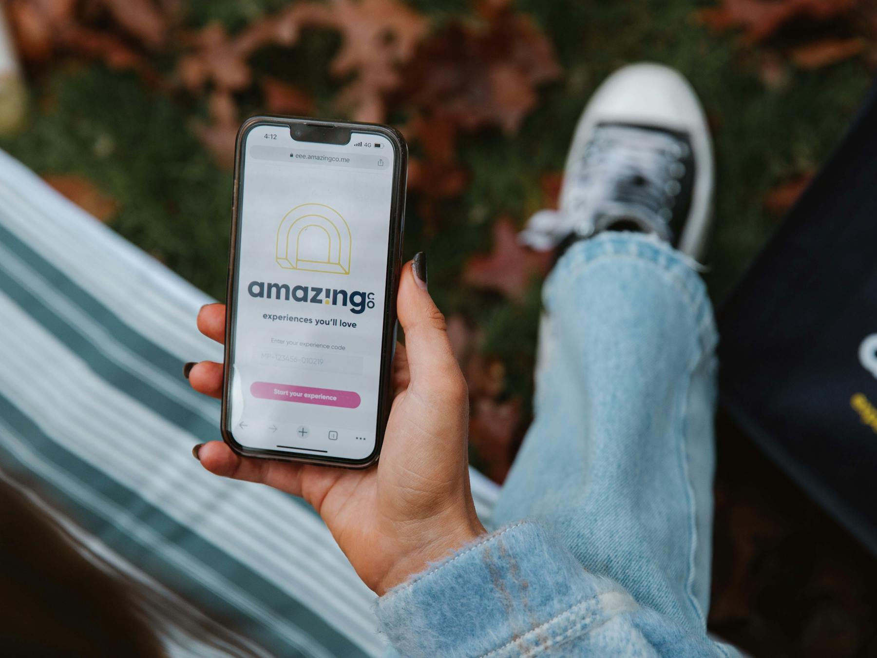 AmazingCo Mystery Picnic girl with phone