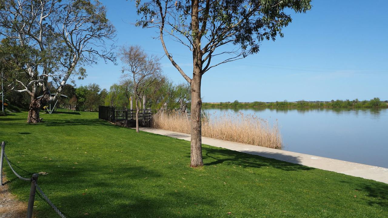 Banks of the Murray River Dickson Reserve