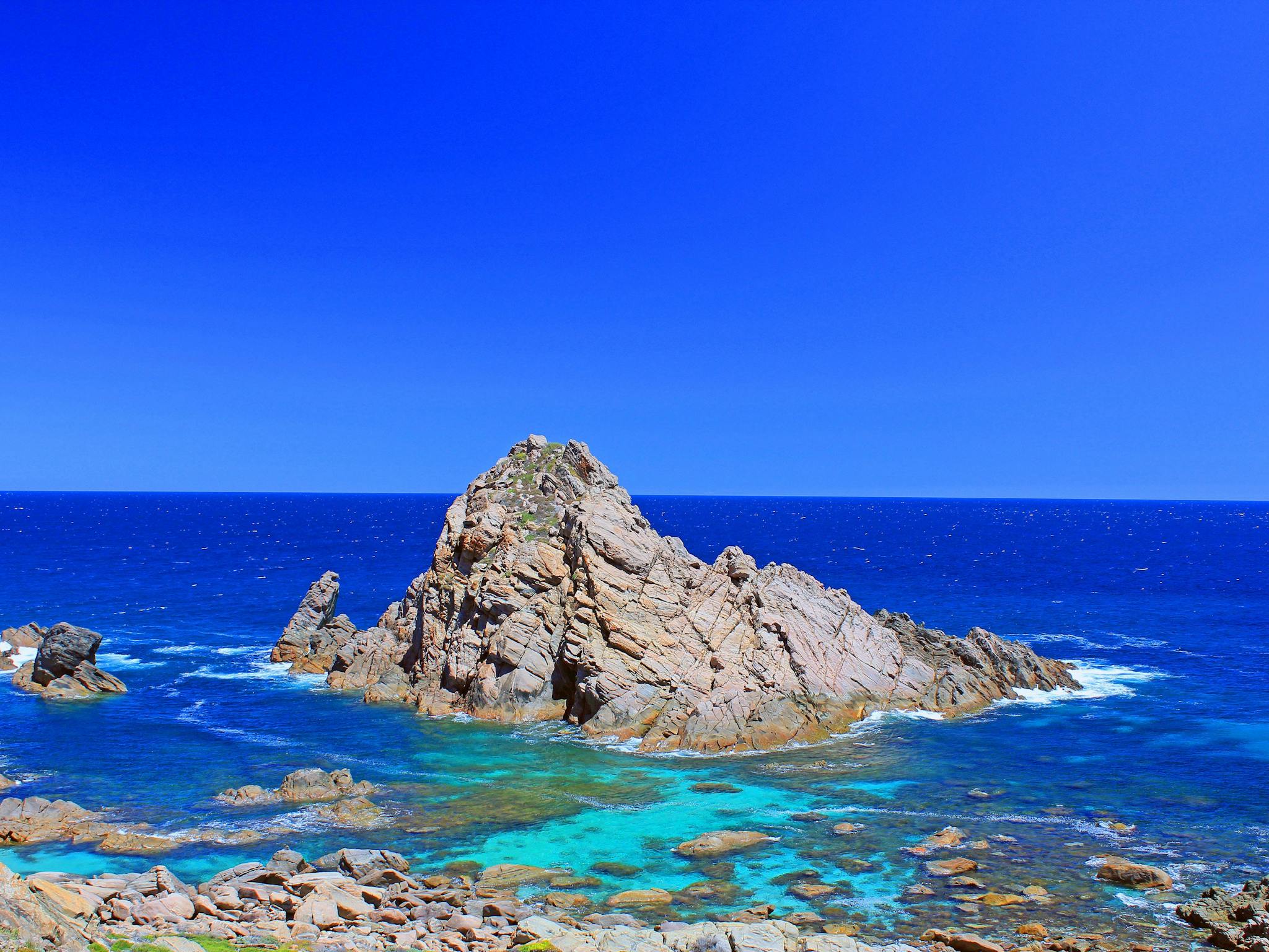 Beautiful turquoise waters near Cape Naturaliste