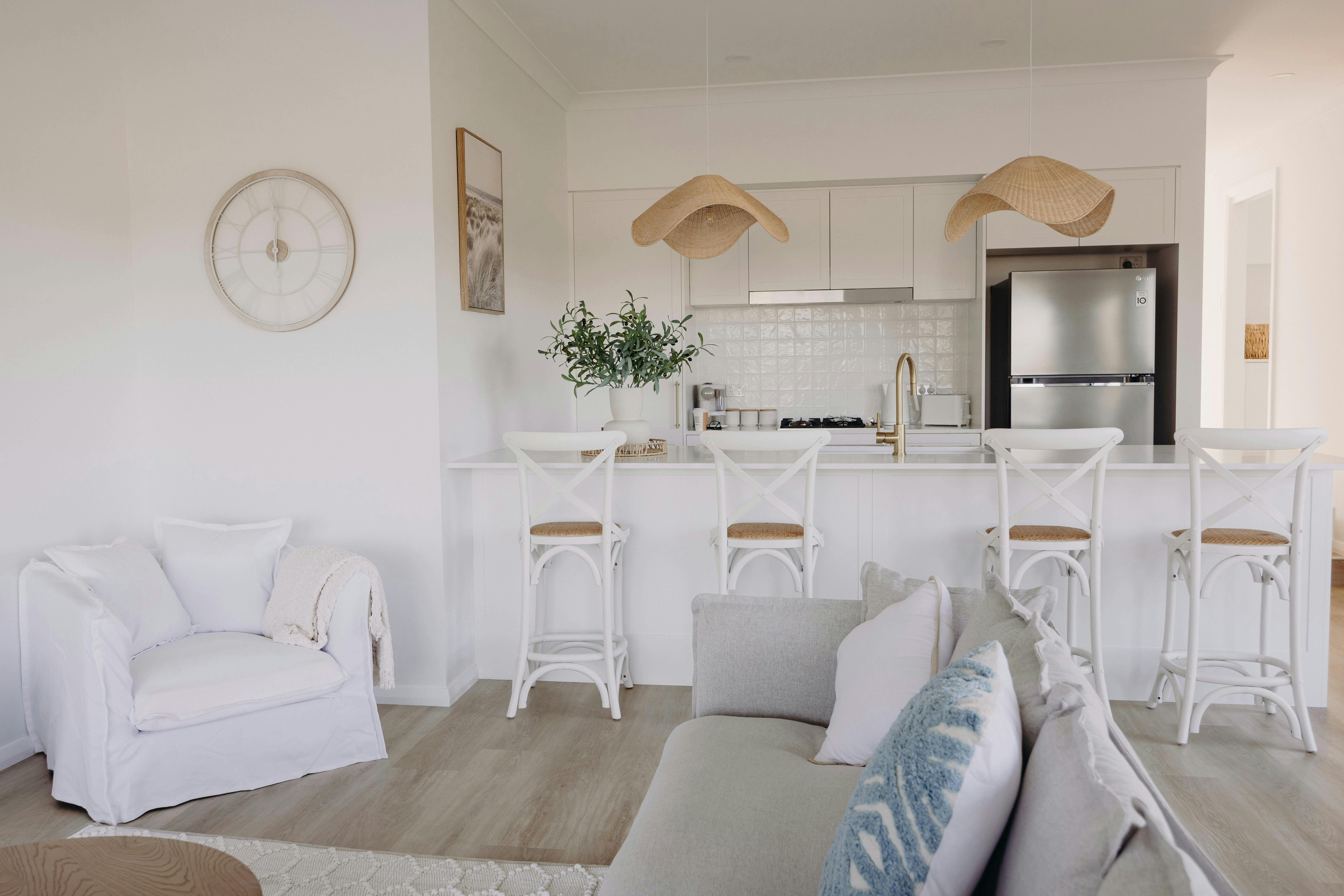 The beauty in neutral tones in this gorgeous kitchen and living space