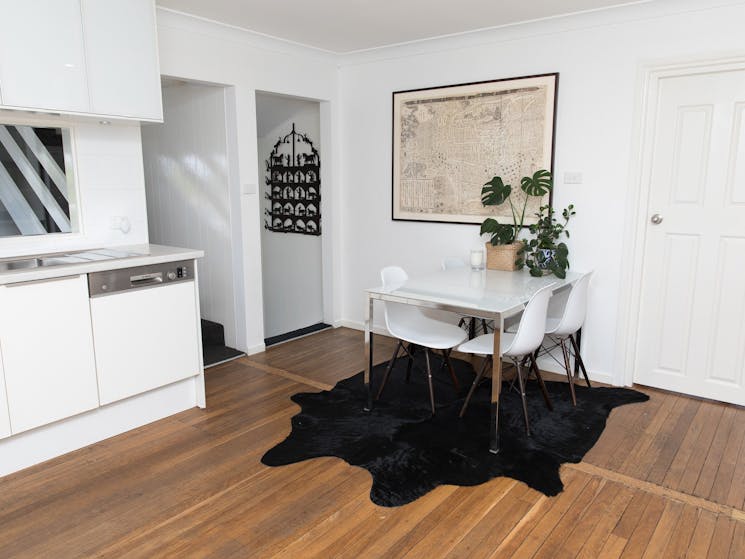 White Beach Cottage - Kitchen/Dining