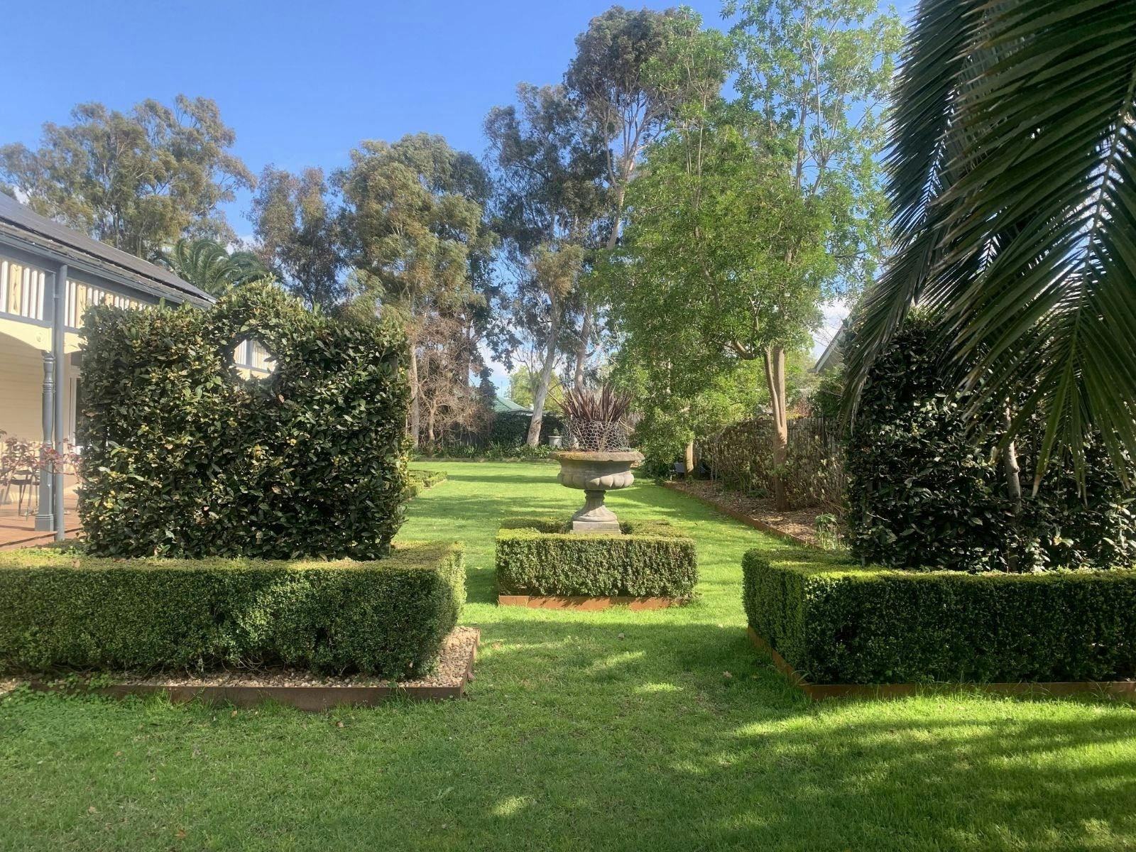 rectangular hedges with central urn