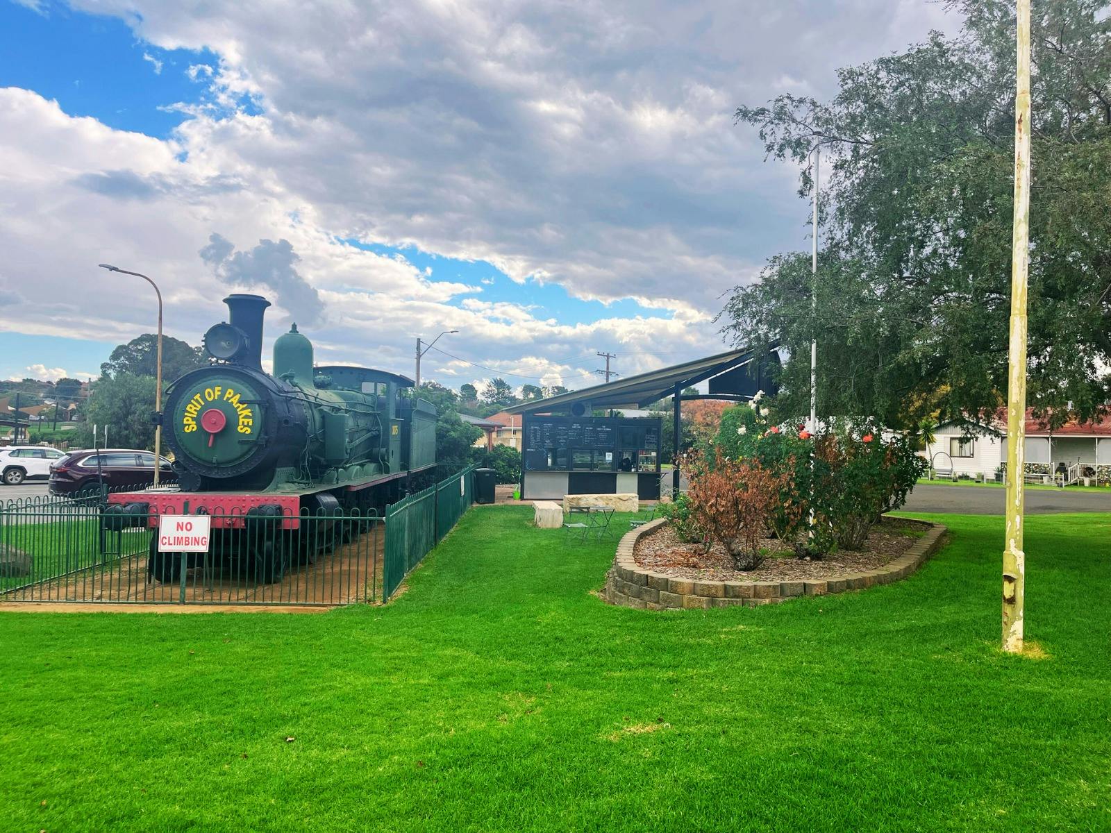 Parkes coffee shop caravan parking