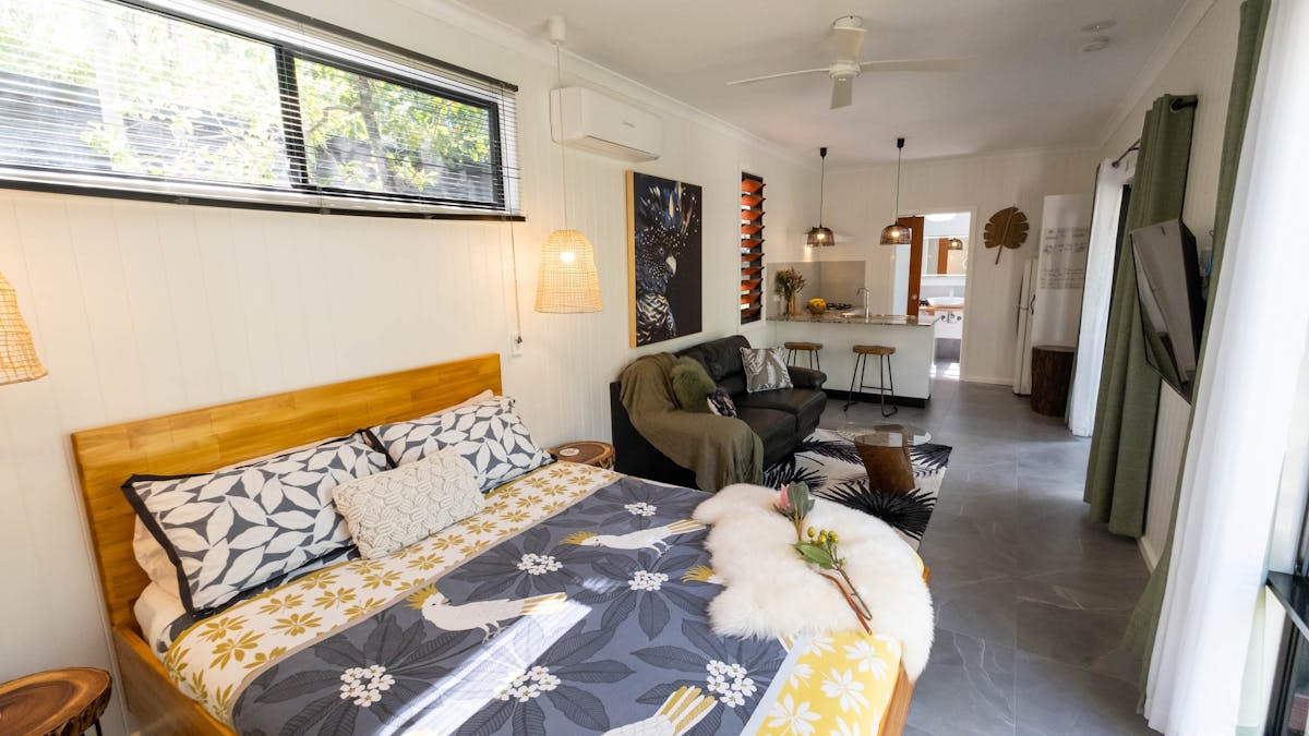 Cockatoo Cain. - Fully self contained, set up for self catering, modern decor with unique pieces Cockatoo Cain. - Fully self contained, set up for self catering, modern decor with unique pieces