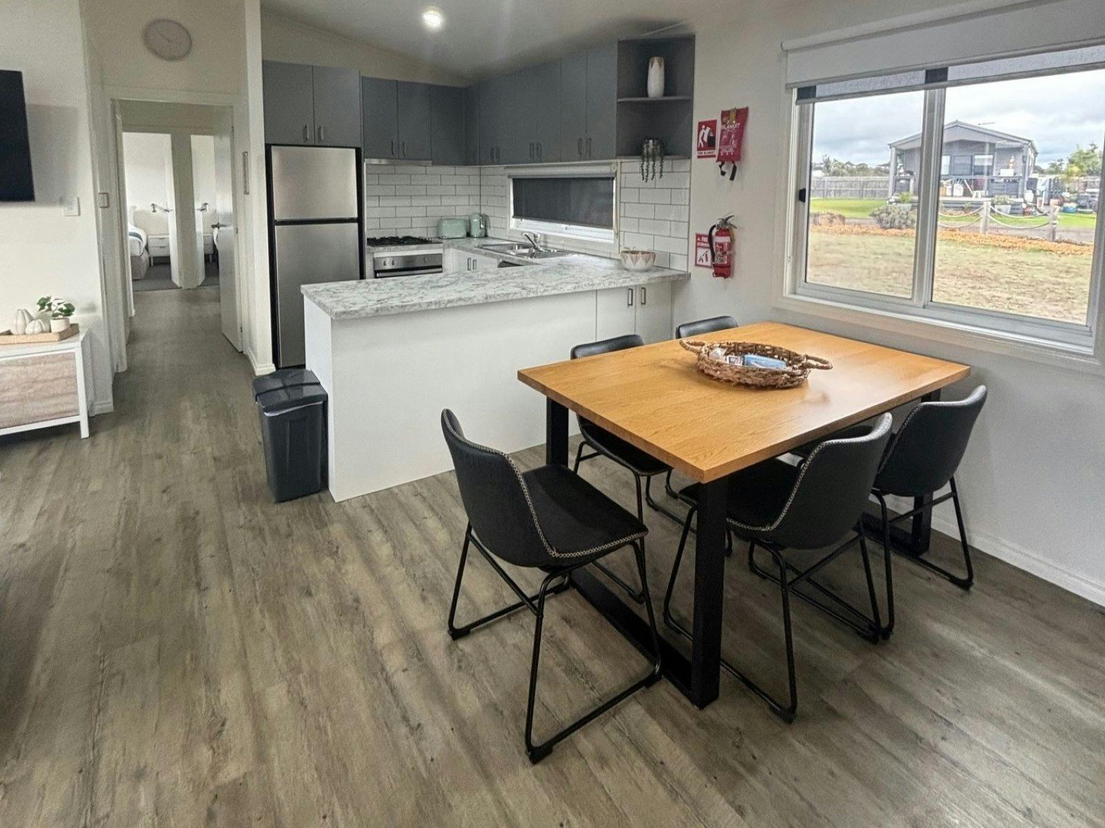 3 Bedroom Cabin Dining