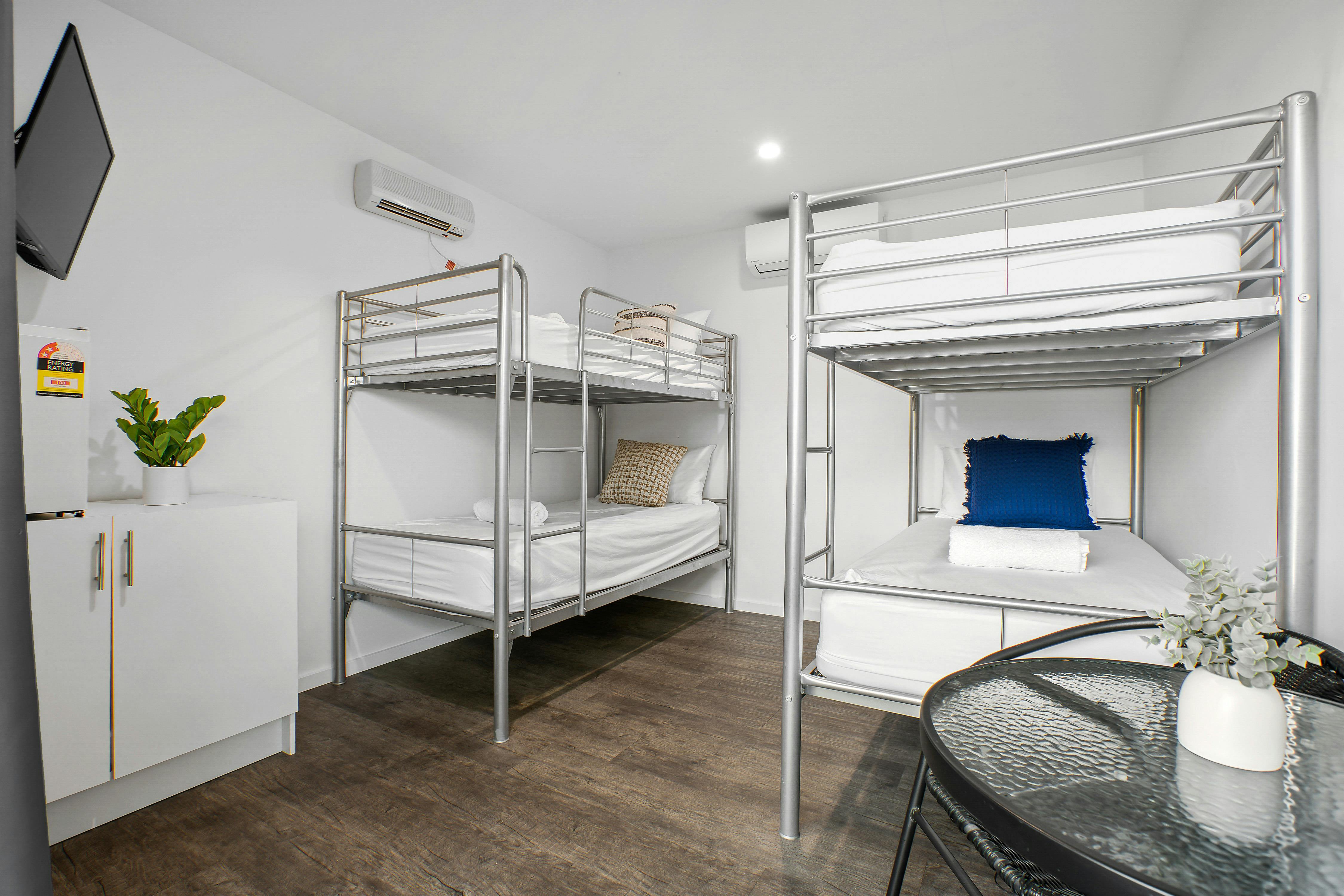 Bungalow - Sleeps 4 image