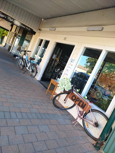 Moontas Hidden Gems by EBike Guided Tour