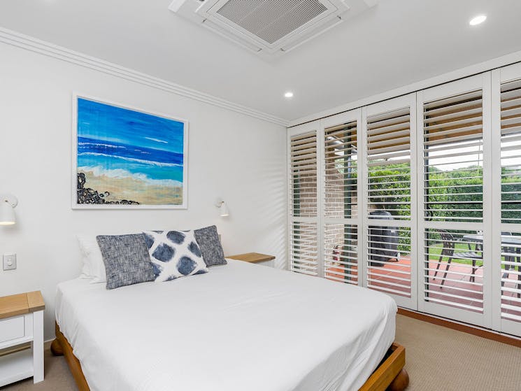 3 James Cook Apartments - Byron Bay - Bedroom 1