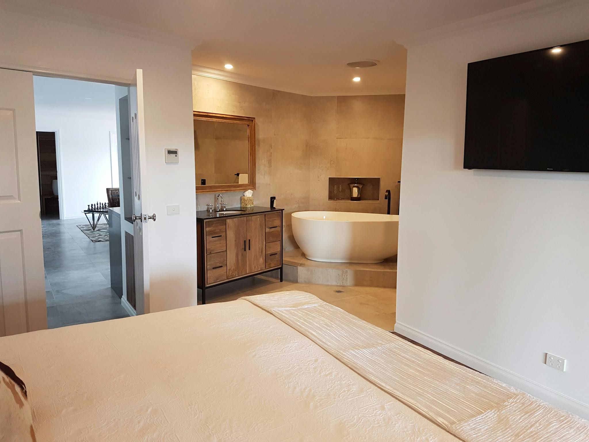 King bed and ensuite