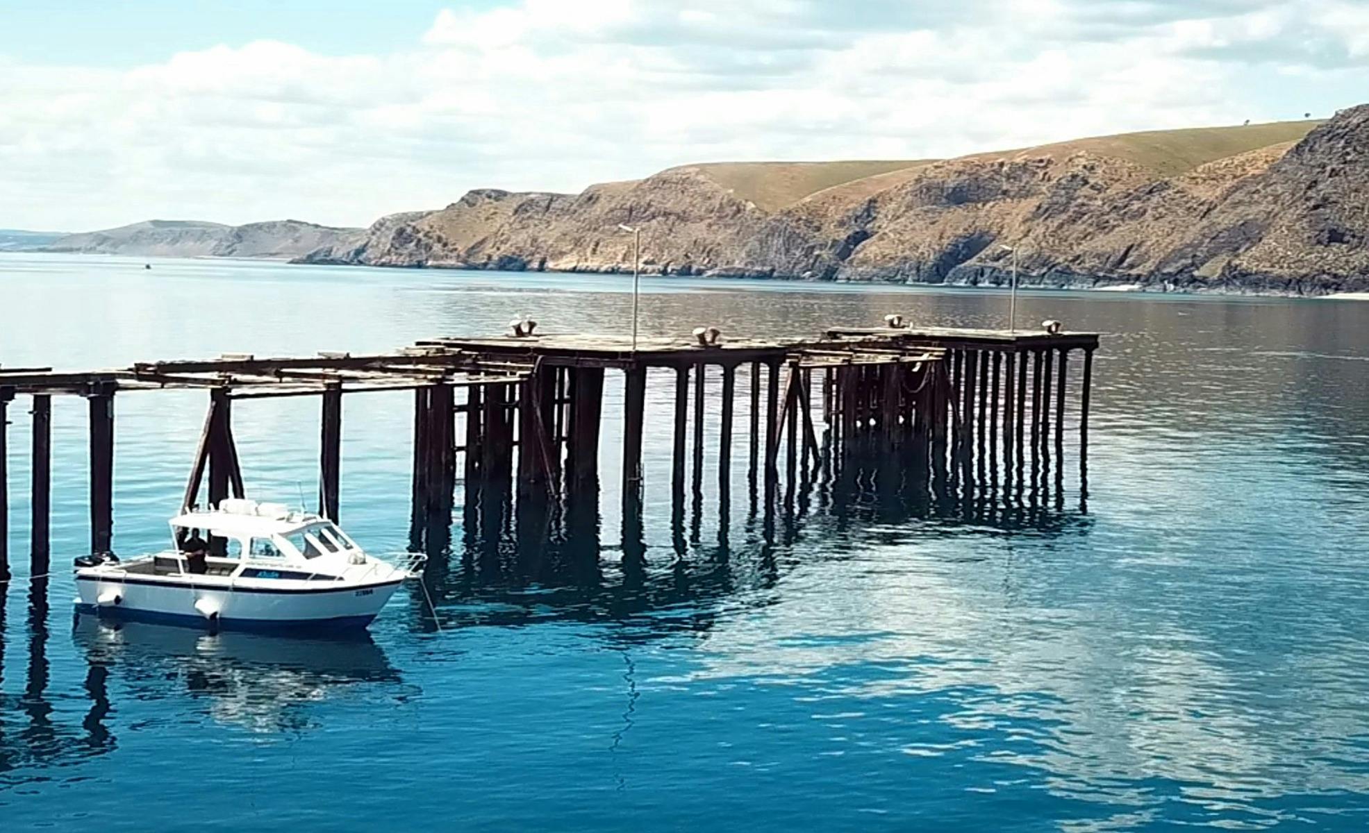 Dive charter boat Alladin at Rapid Bay