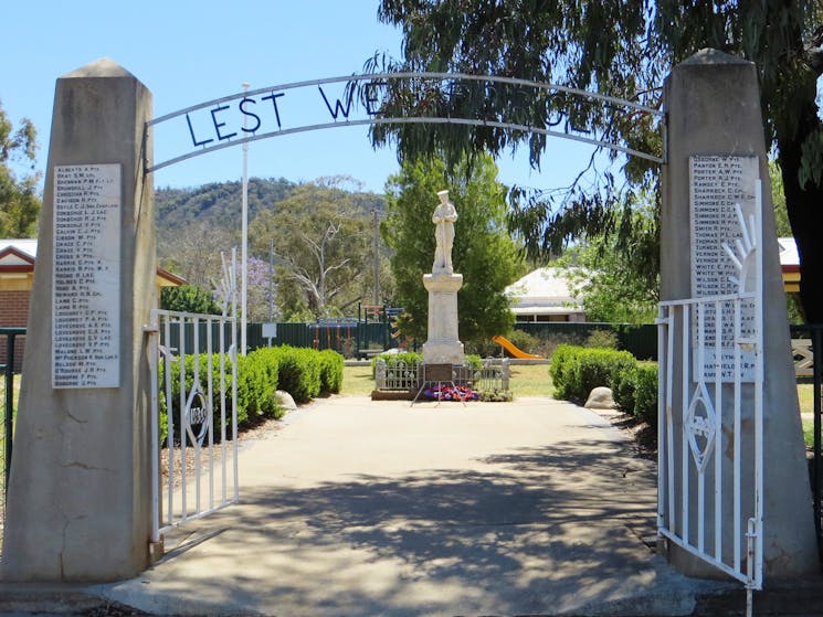 Tambar Springs War Memorial