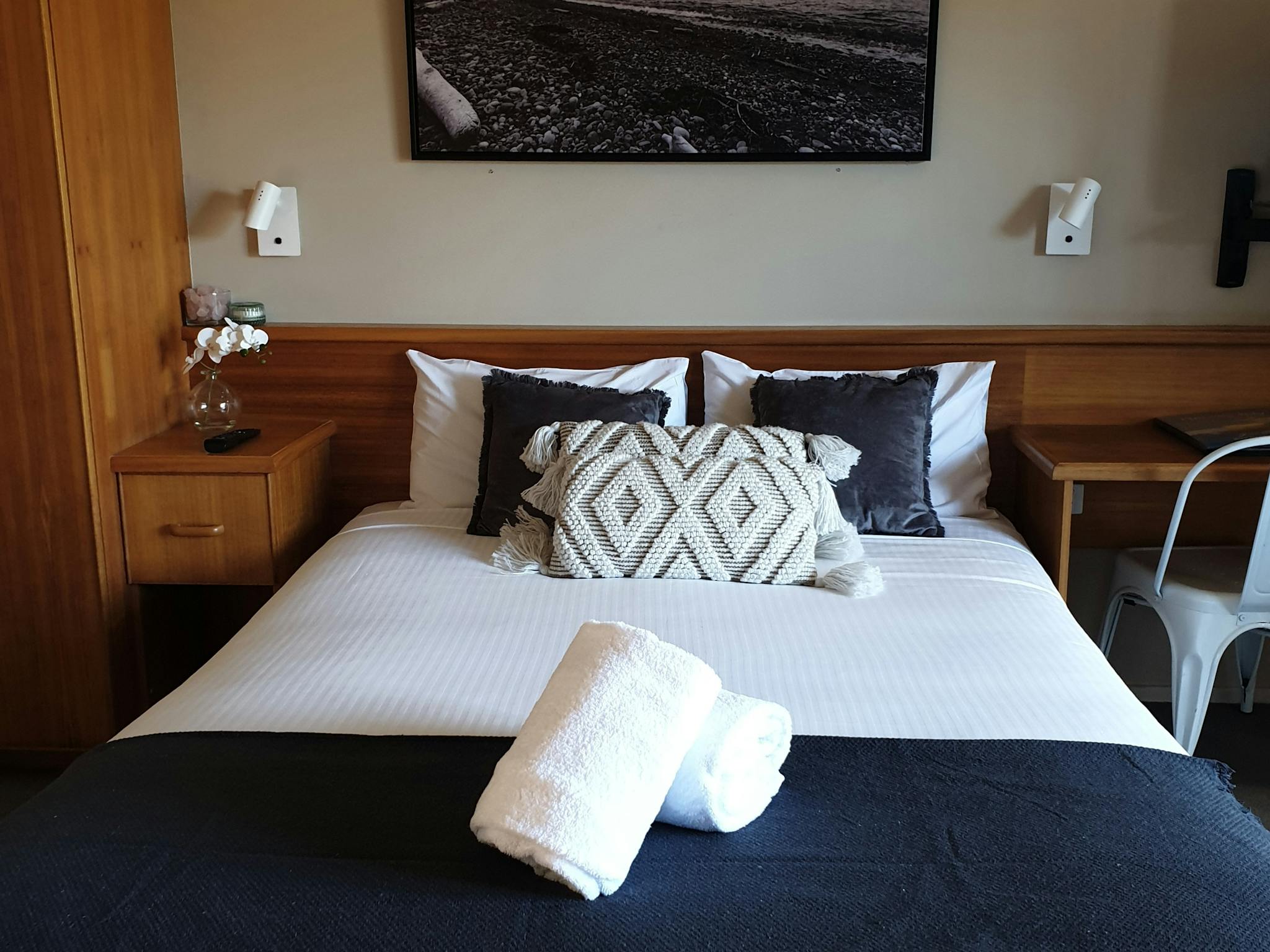 Studio Apartment has a Queen Bed and single pull out, kitchenette, bathroom and balcony Studio Apartment has a Queen Bed and single pull out, kitchenette, bathroom and balcony
