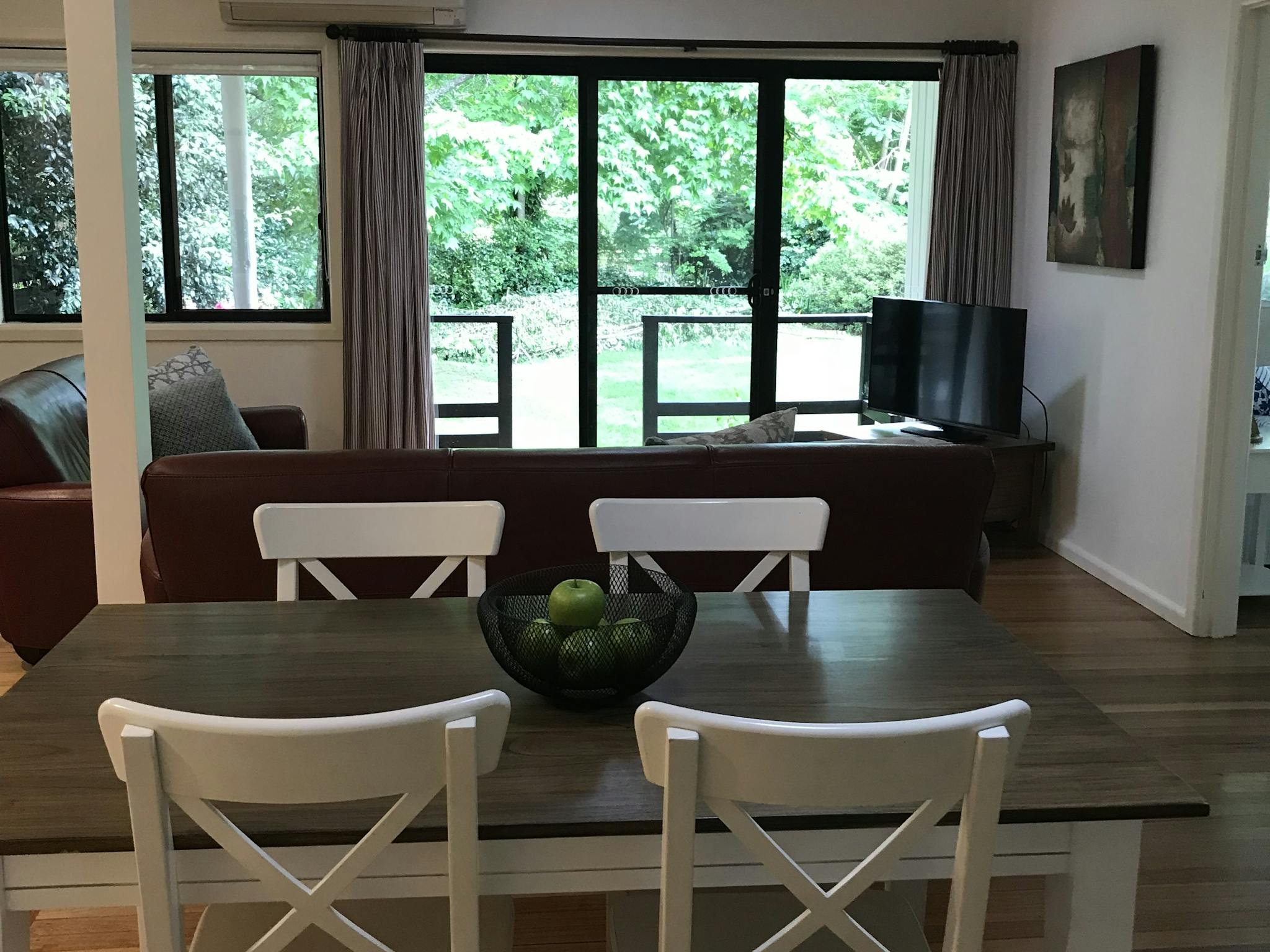 dining to lounge