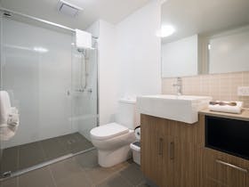 1 Bedroom Executive Bathroom