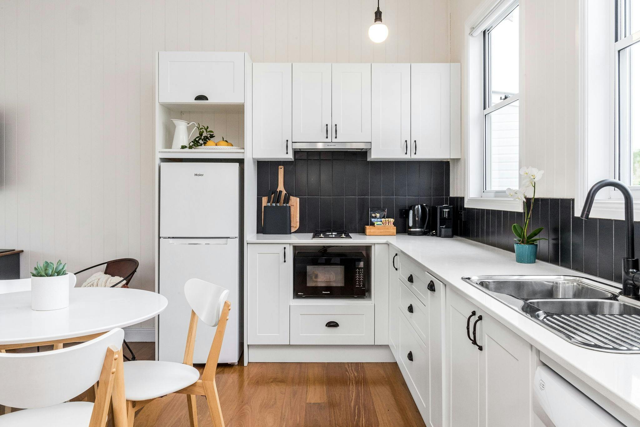 2베드룸 홀리데이 홈. 바이런 힌터랜드(Byron Hinterland) 농장에 있는 현대적이고 깨끗하며 훌륭하고 조용한 위치