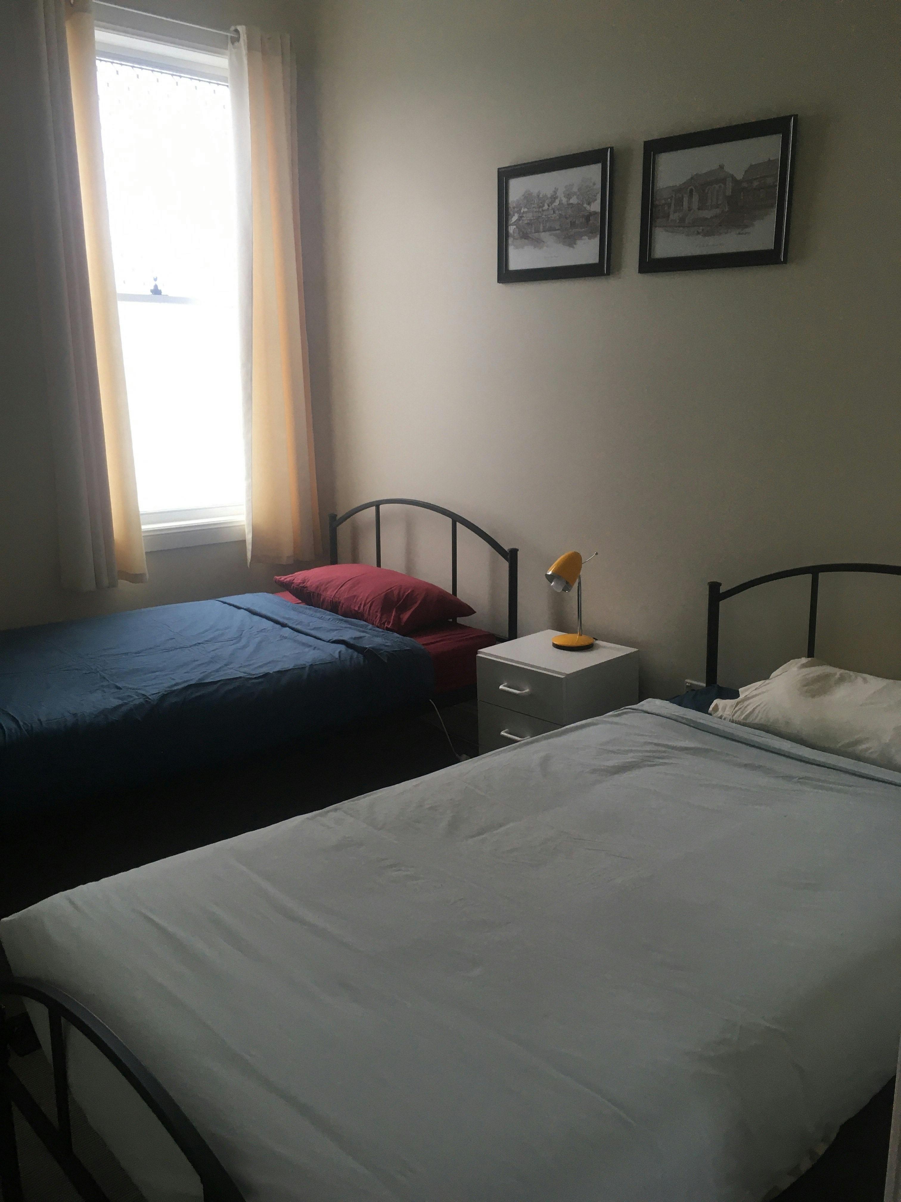 Bedroom showing 2 king Single Beds