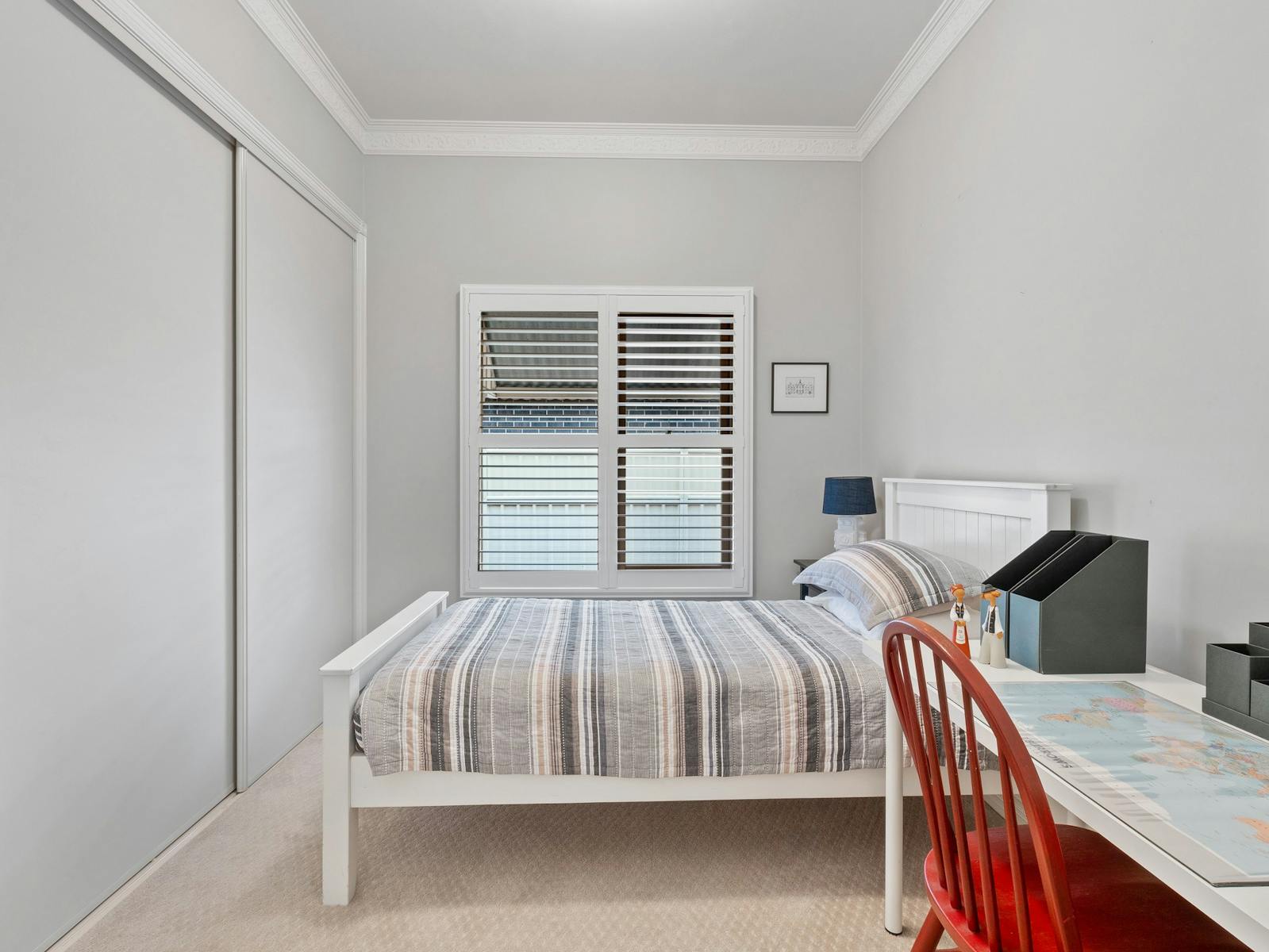 Bedroom 3 with desk.