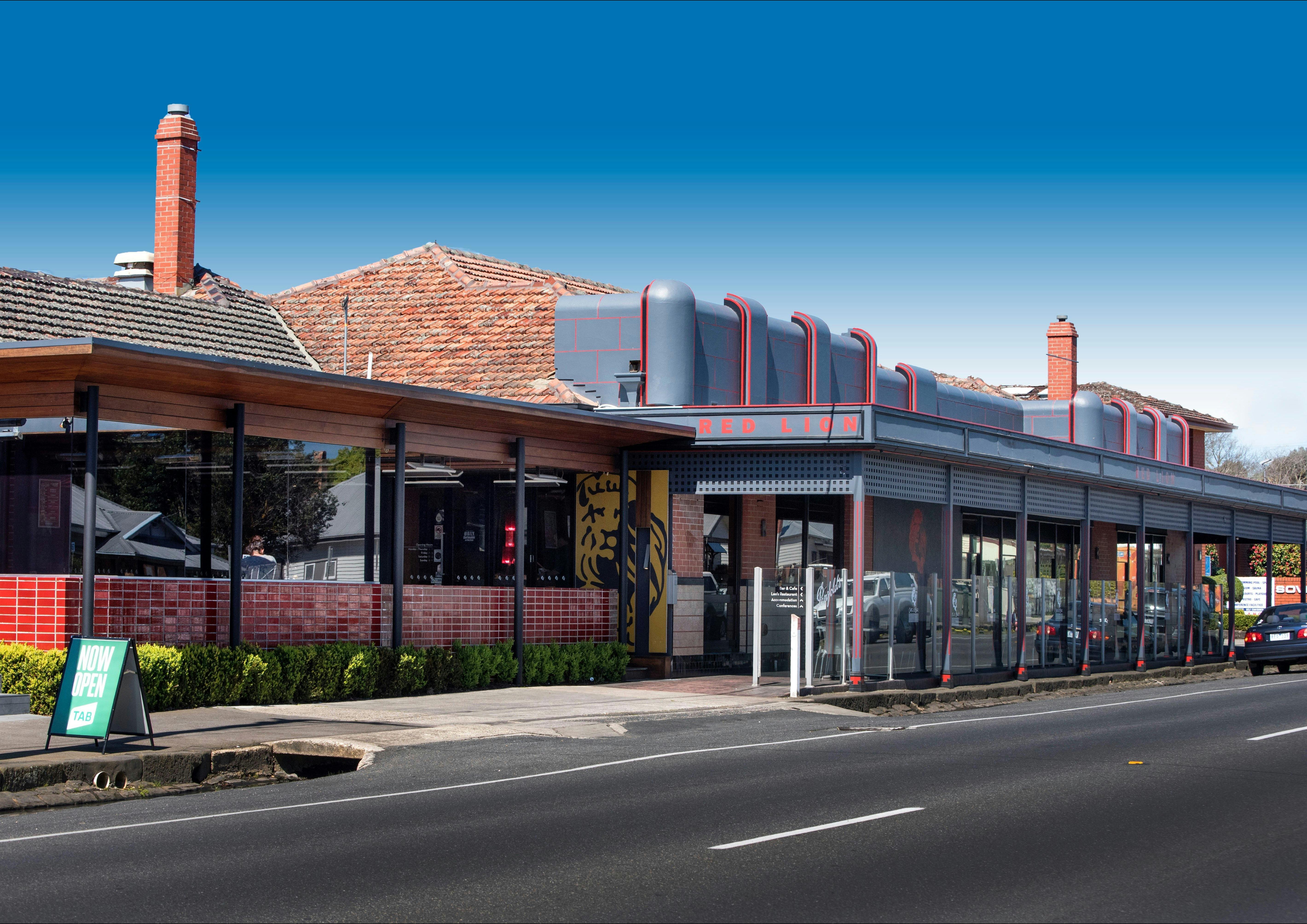 Red Lion Hotel front