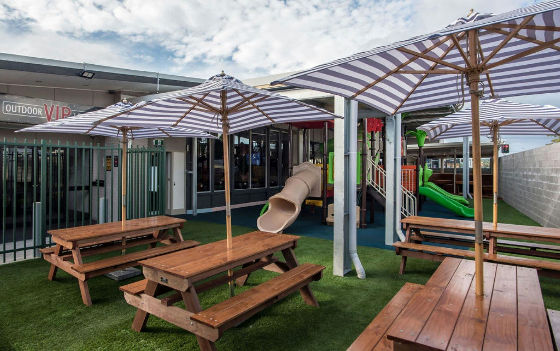 Warilla Hotel Bar & Bistro in Shellharbour