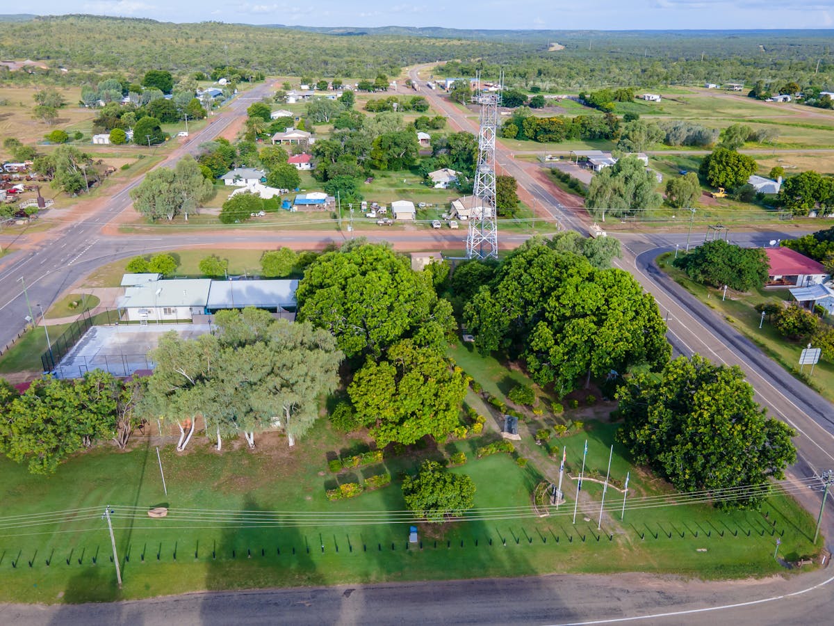 Anzac Park, dawn service, relaxing park, resting areas, bbq, tennis court, playground, sculptures