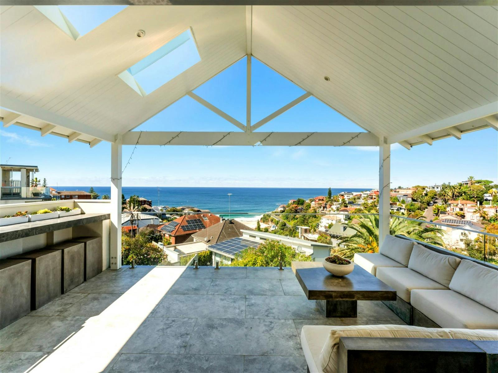 unverbauter Blick auf den Strand von Tamarama