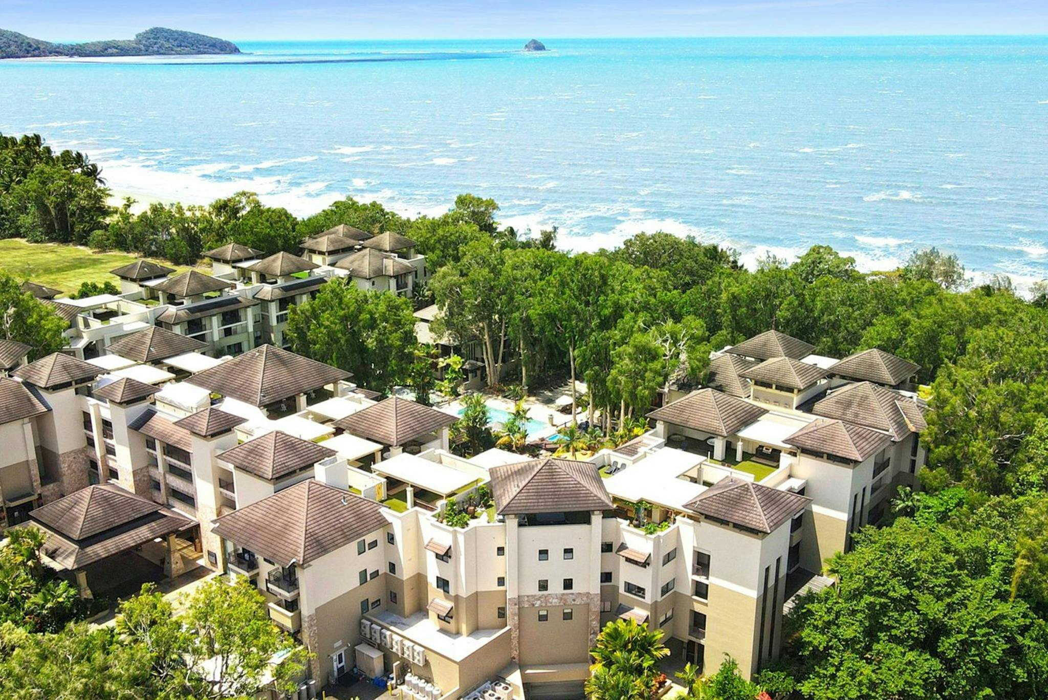 Cairns Beach Accommodation - Cairns Holiday Specialists