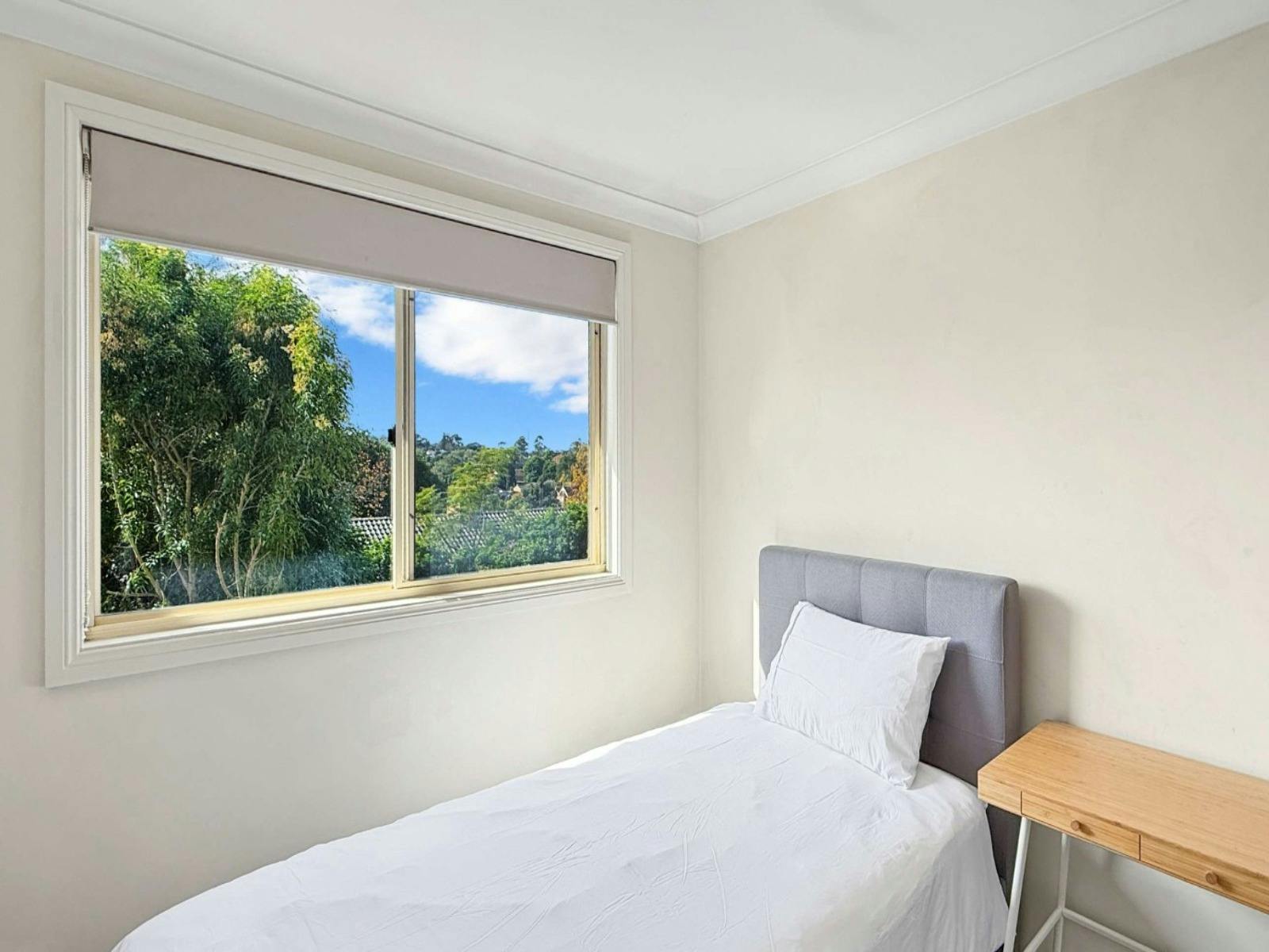 Minimalist single bedroom