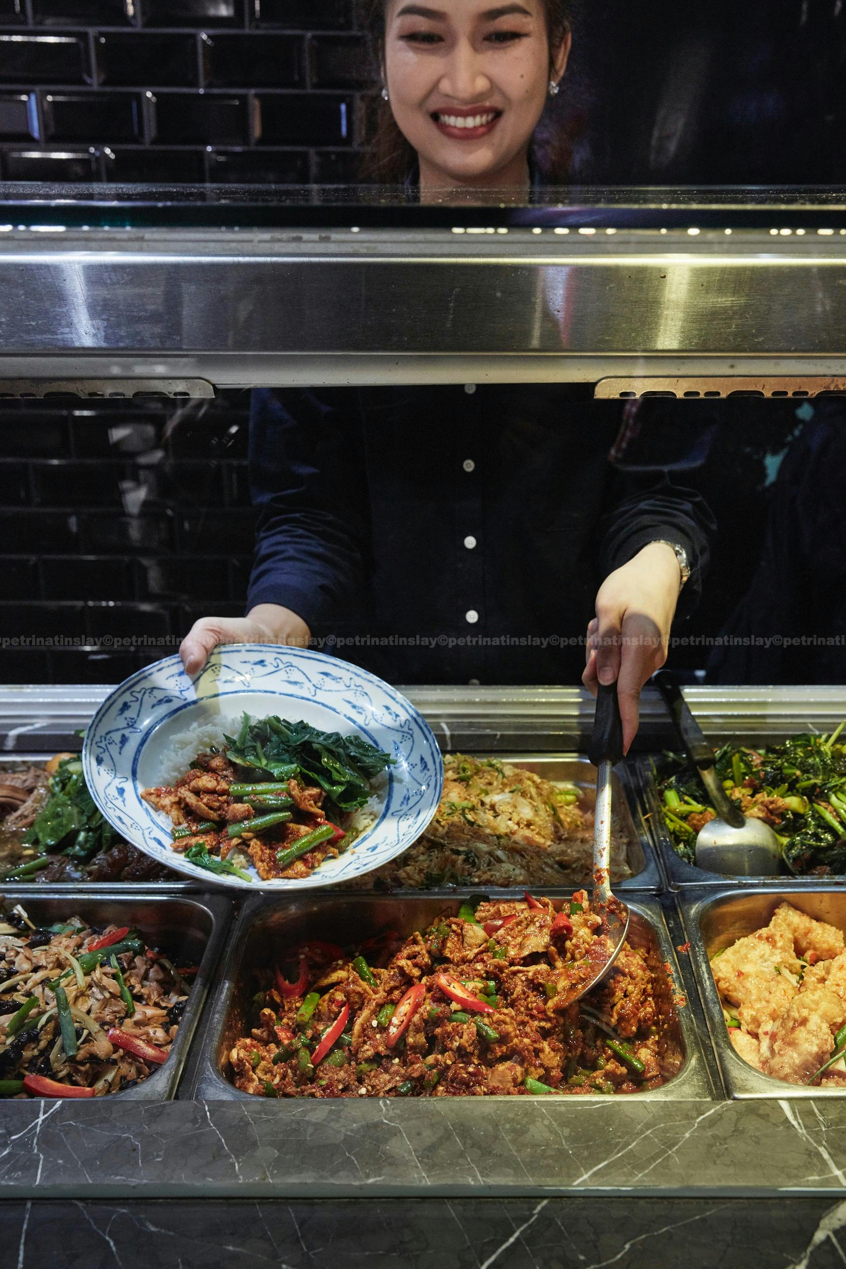 我們的熱食吧每天提供 10+ 種菜單