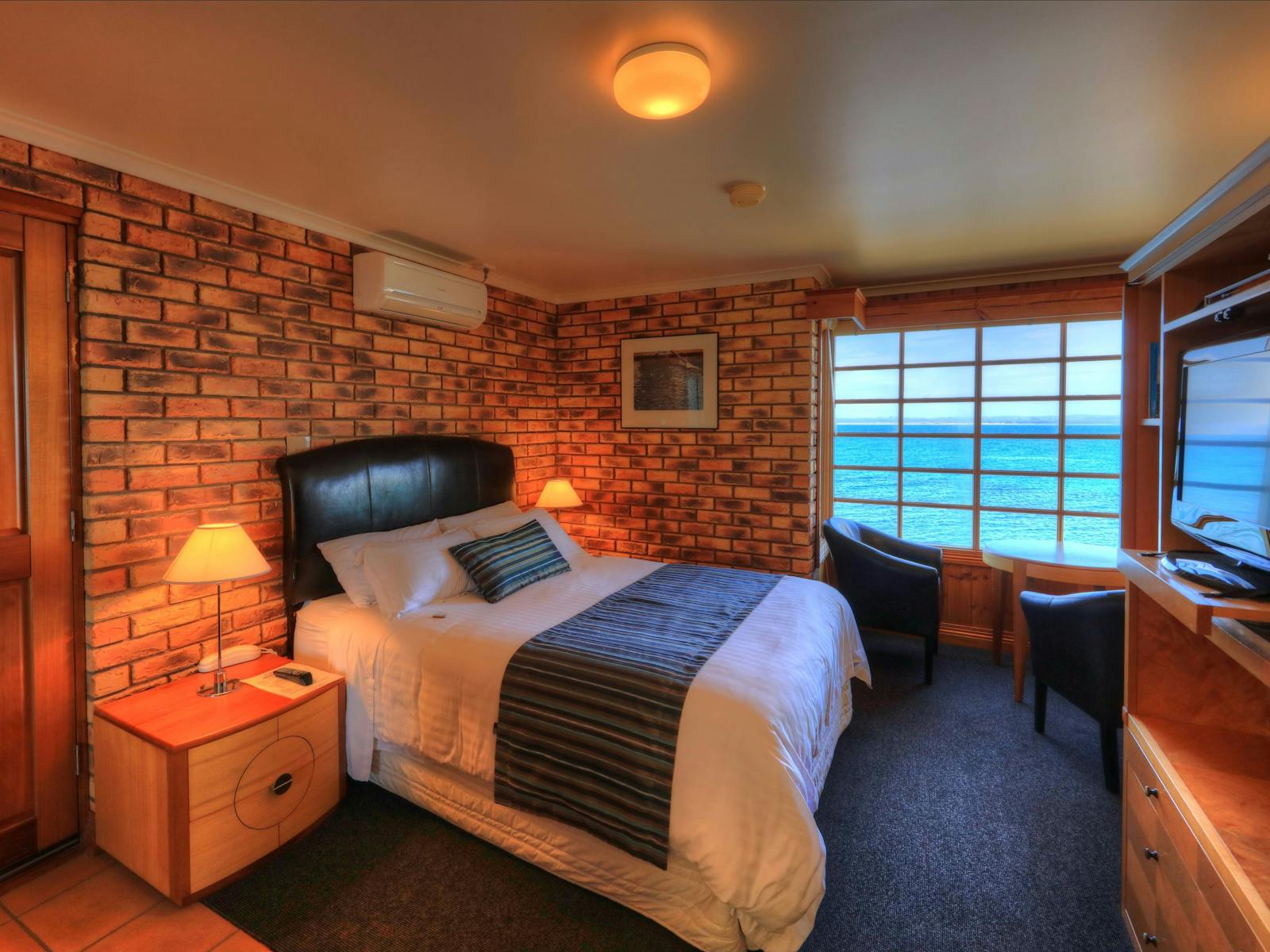 queen motel room with seaview