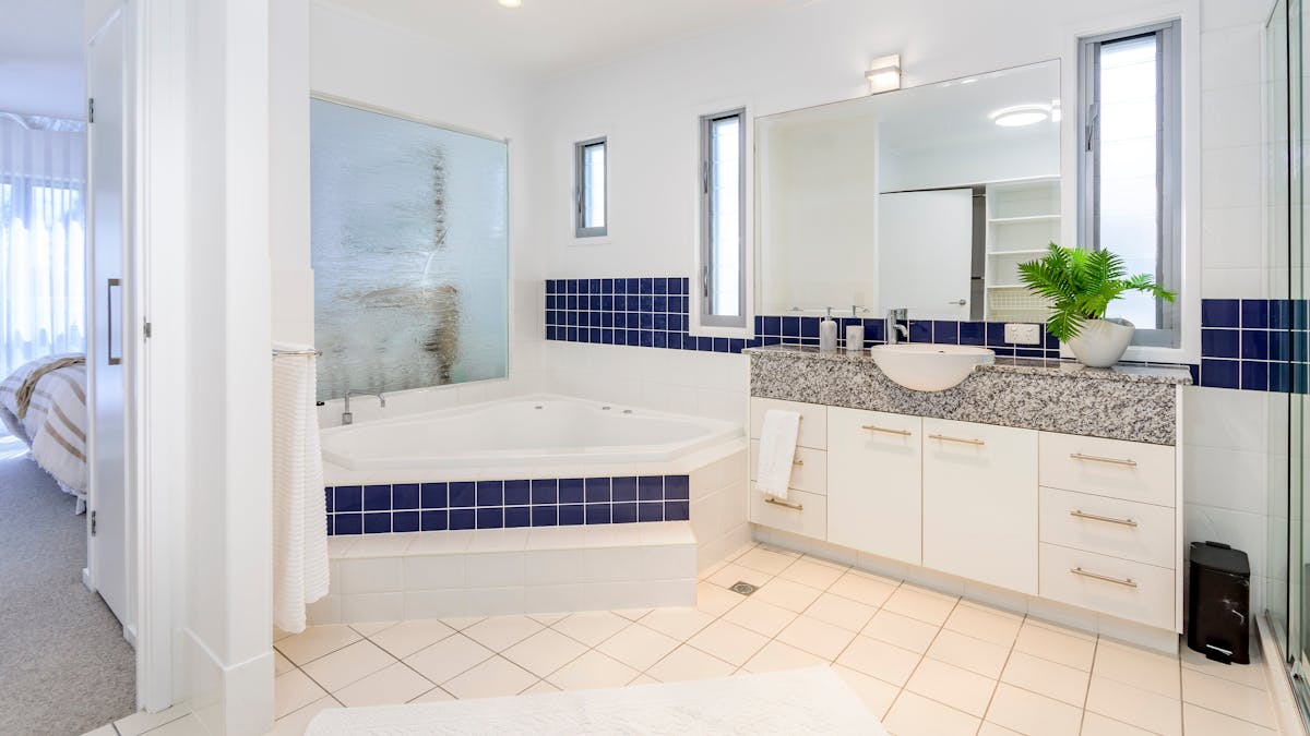 Ensuite