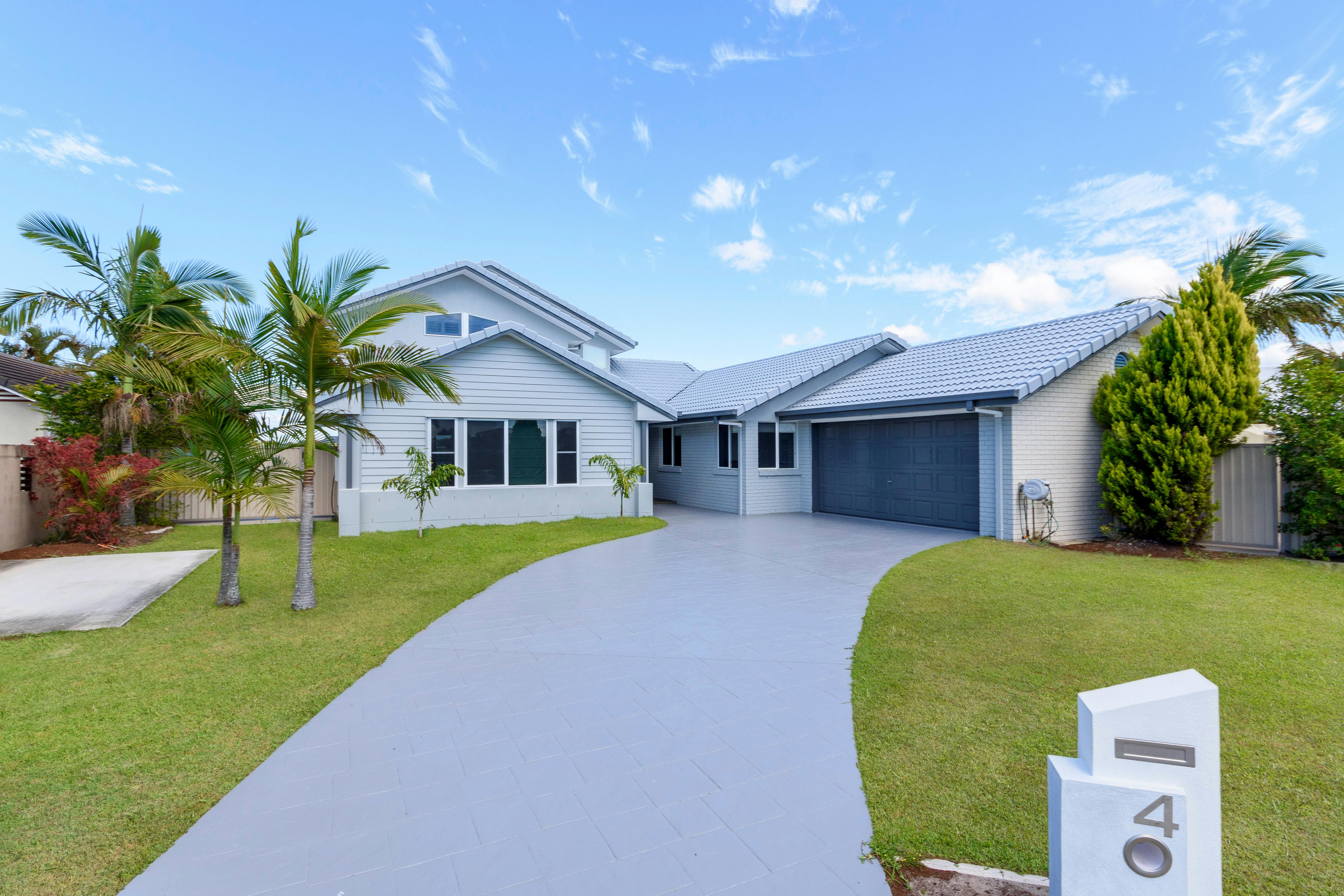 Island Paradise On The Canal