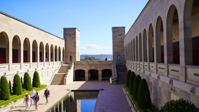 Canberra Sightseeing AWM Australian War Memorial ANZAC Parade